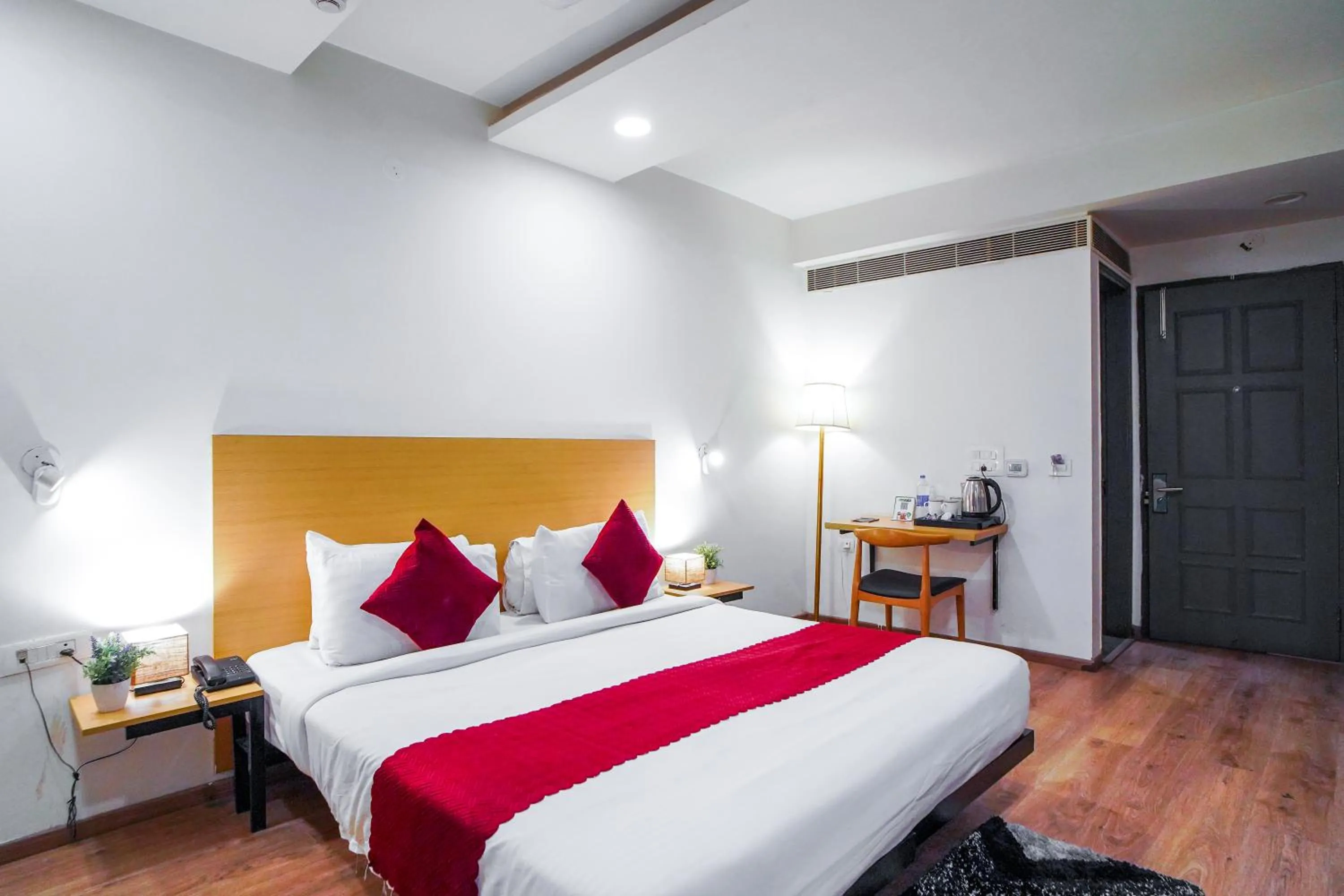 Bed in Saltstayz Express - Medicity Near Medanta Hospital