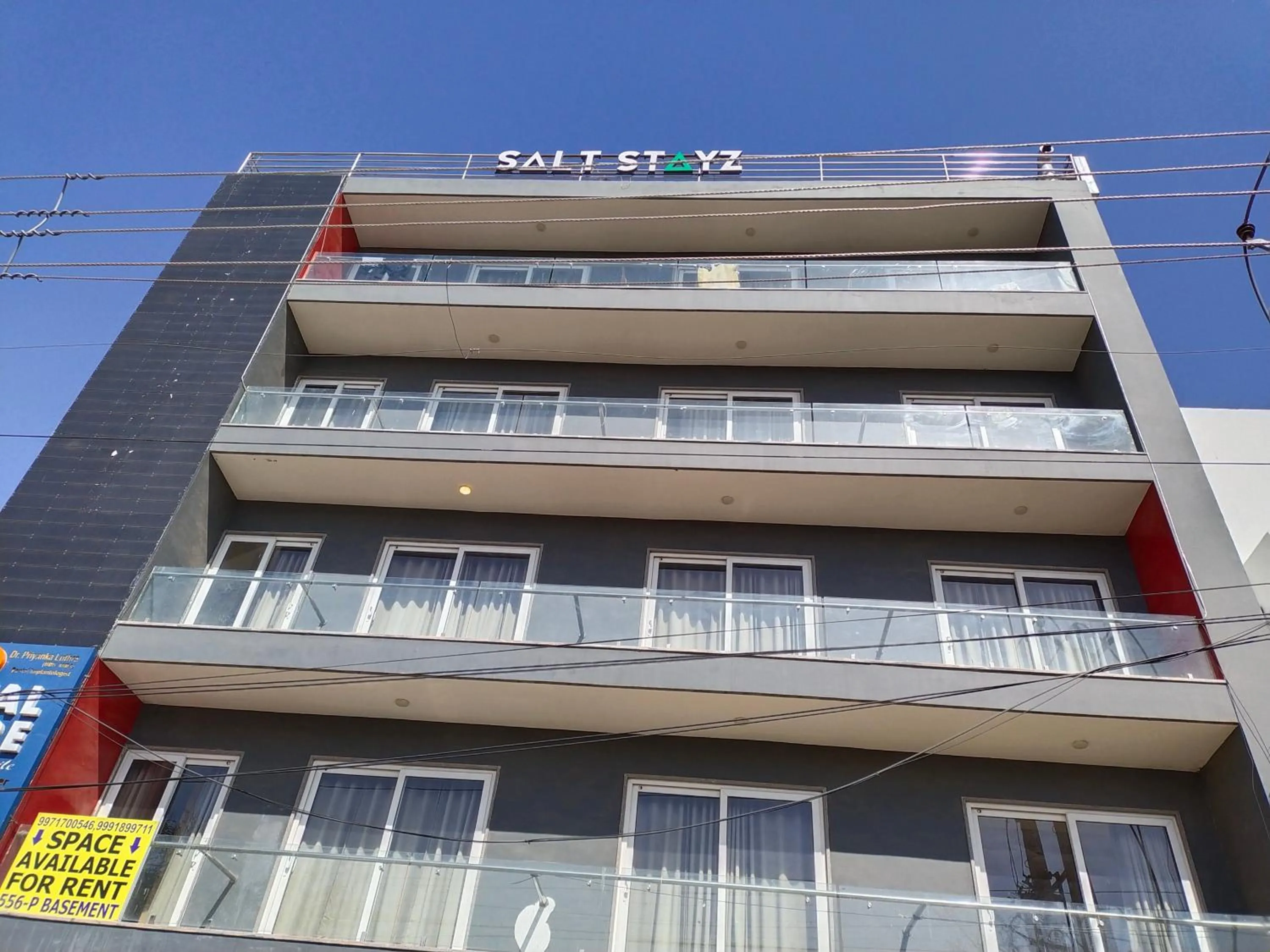 Property building in Saltstayz Express - Medicity Near Medanta Hospital