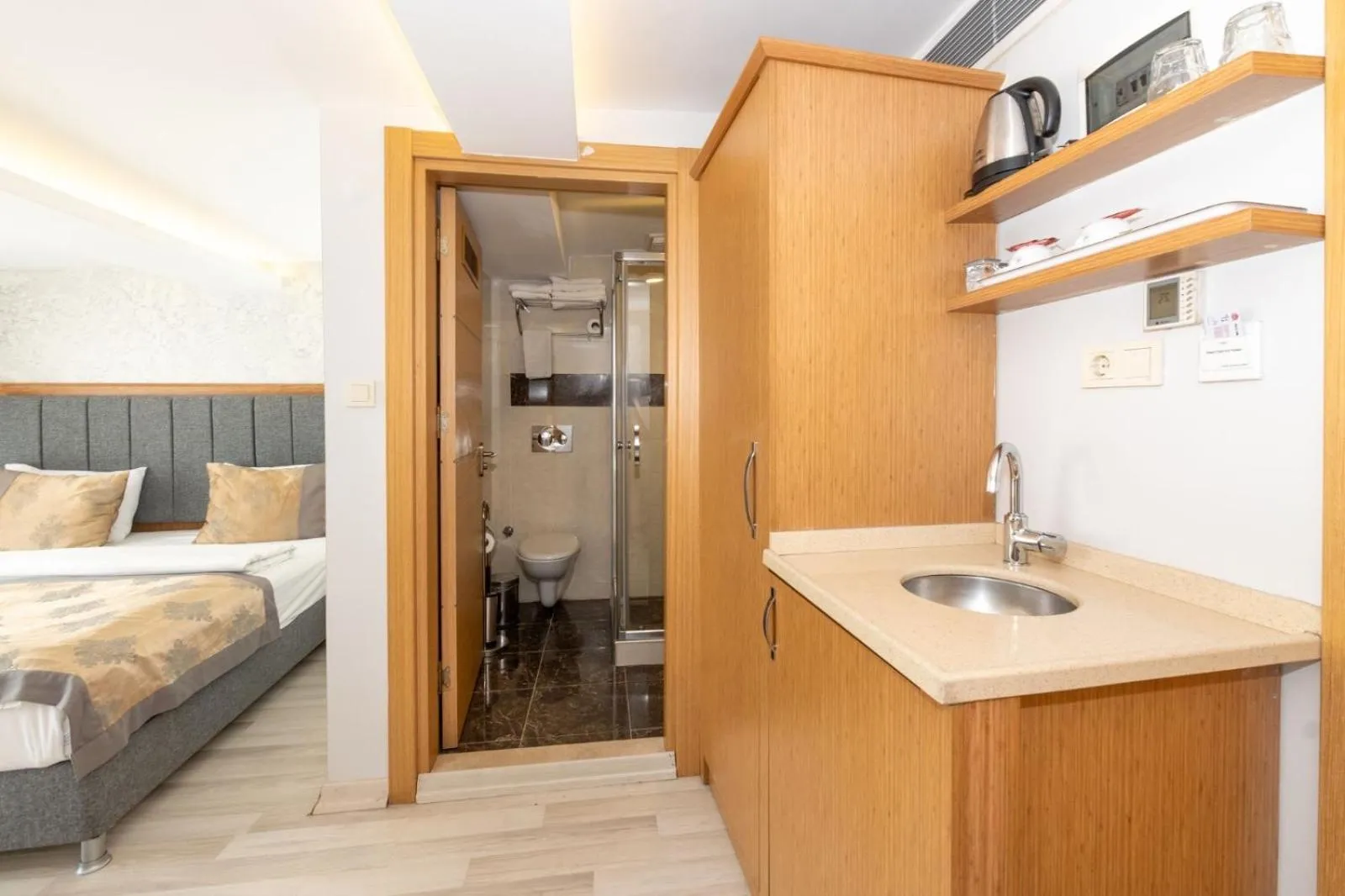 Kitchen or kitchenette, Bed in GalataportWawhotel