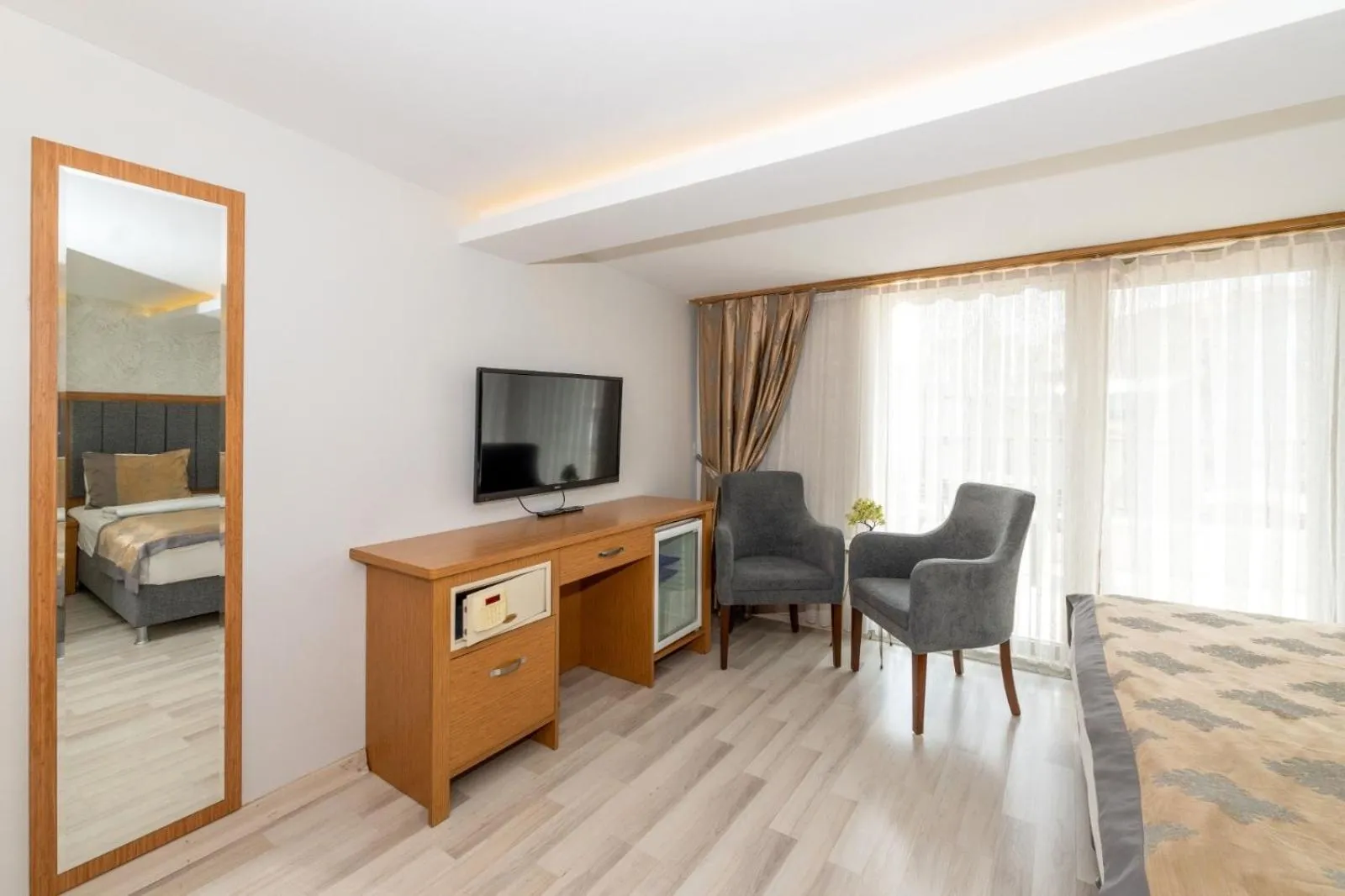 Seating area, Bed in GalataportWawhotel