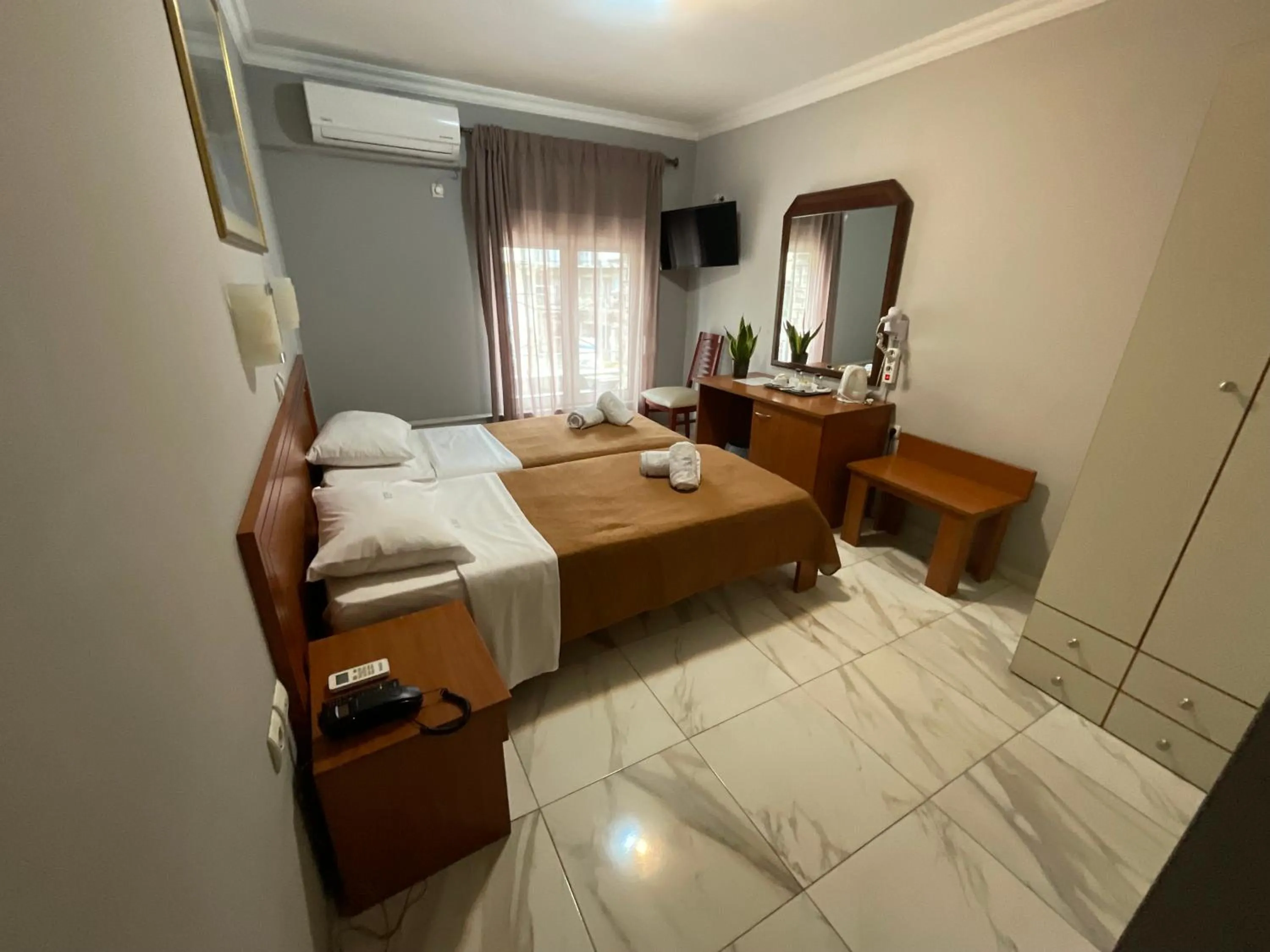 Photo of the whole room, Bed in Piraeus Acropole Hotel