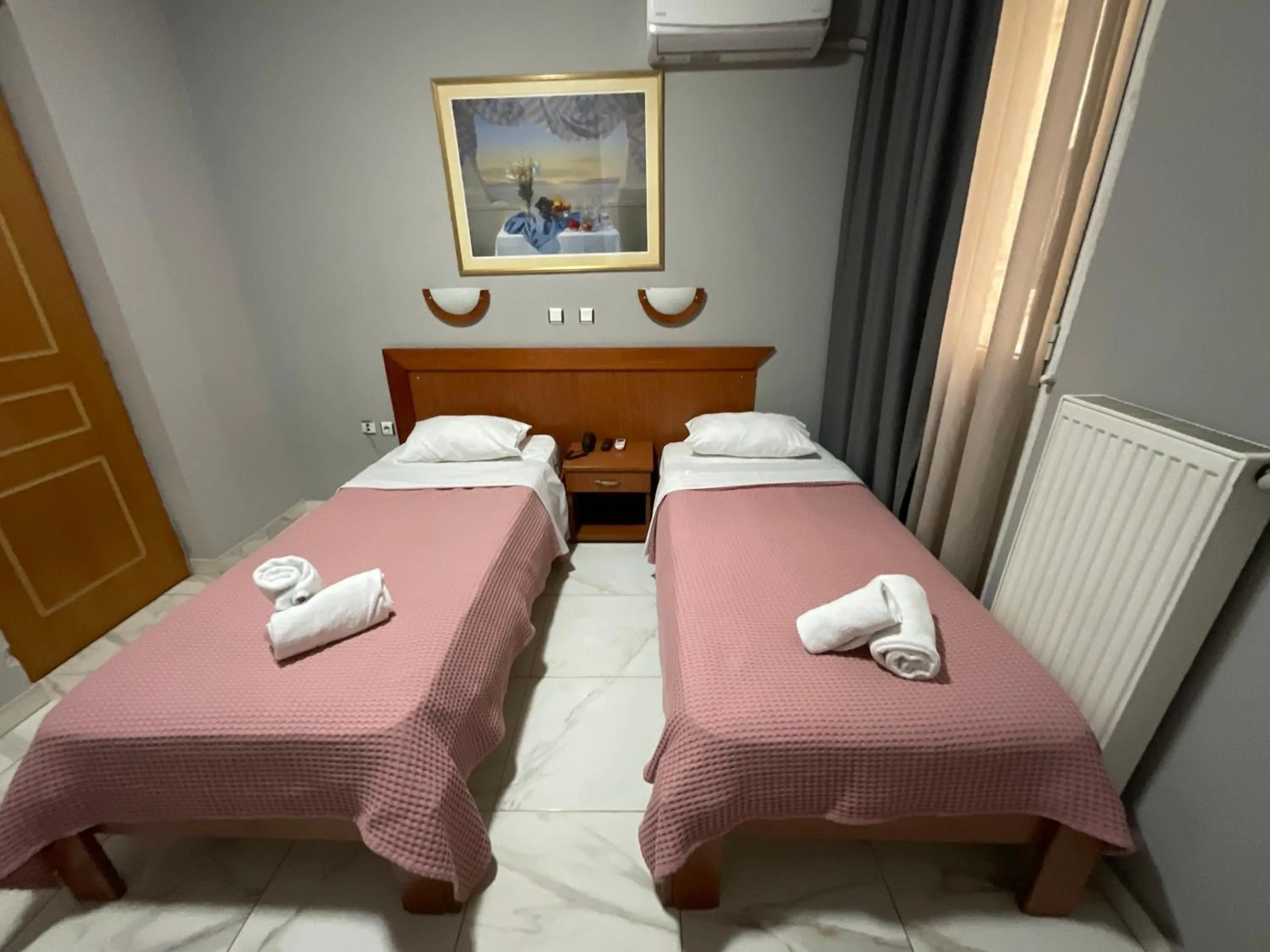 Photo of the whole room, Bed in Piraeus Acropole Hotel