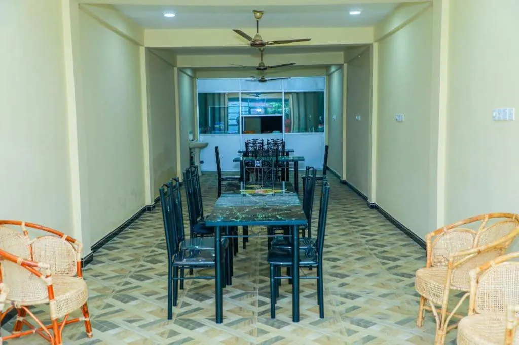 Restaurant/places to eat in UK Inn Guest House