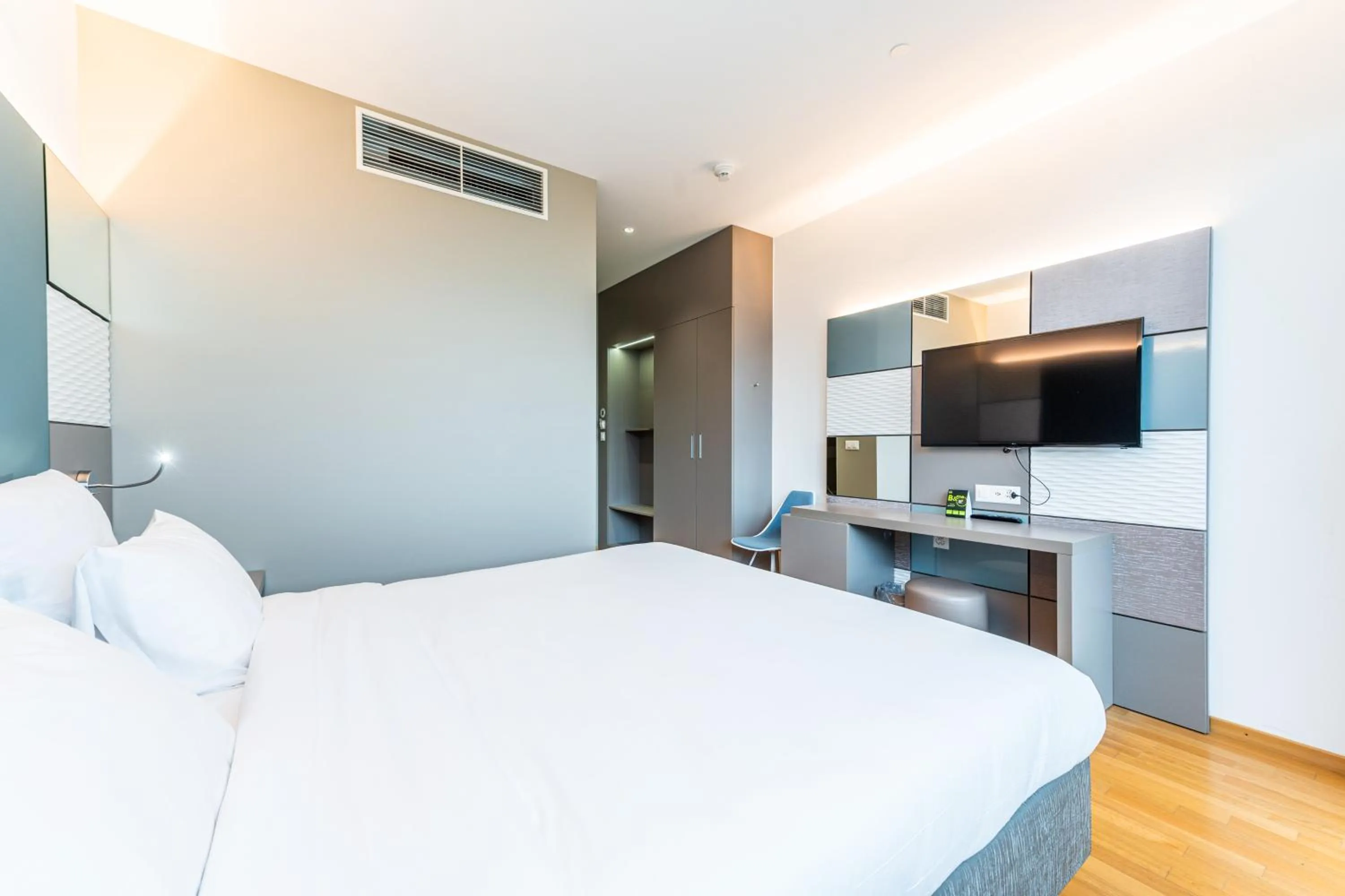 Bed in B&B HOTEL Lausanne Crissier