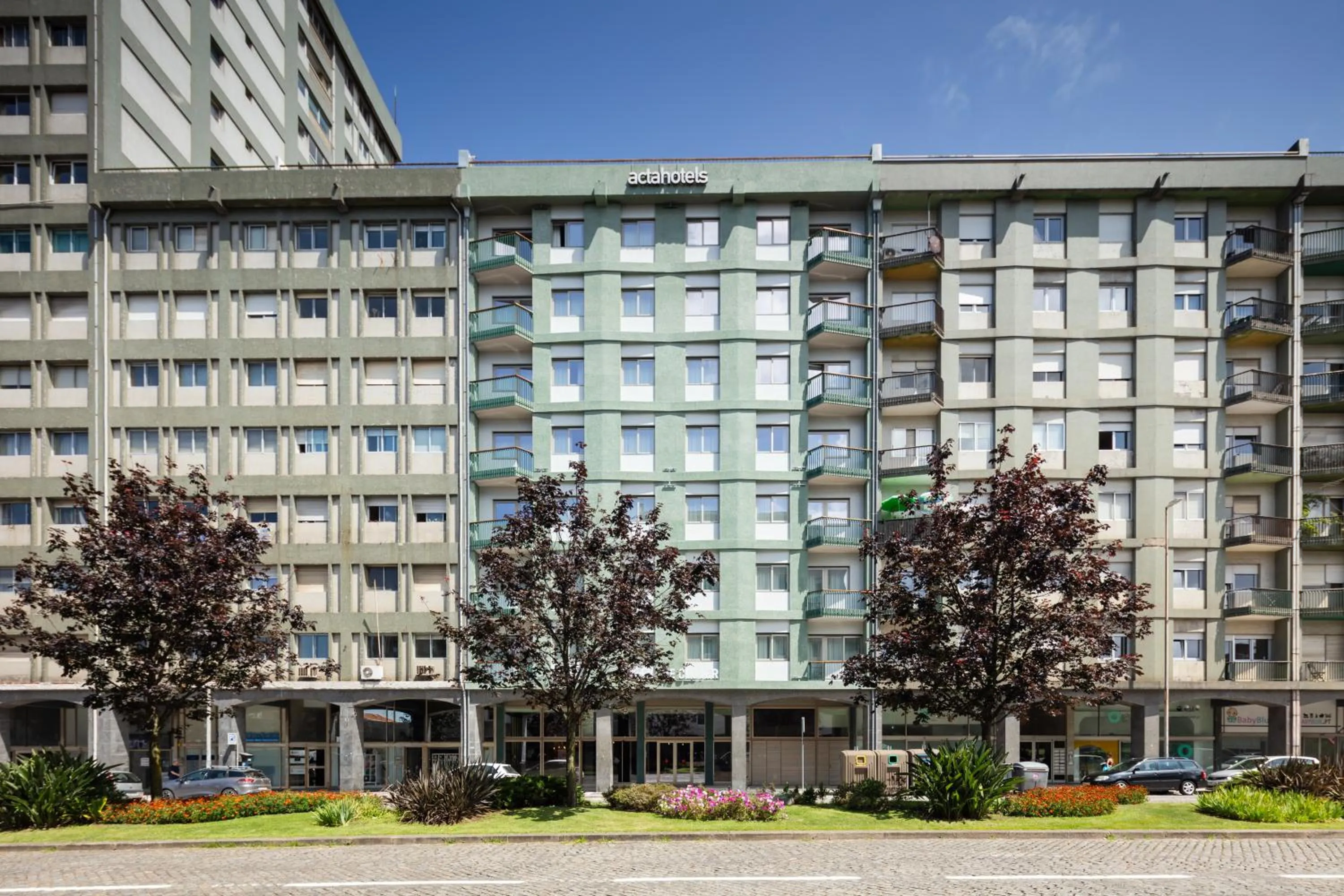 Property building in Acta The Clover