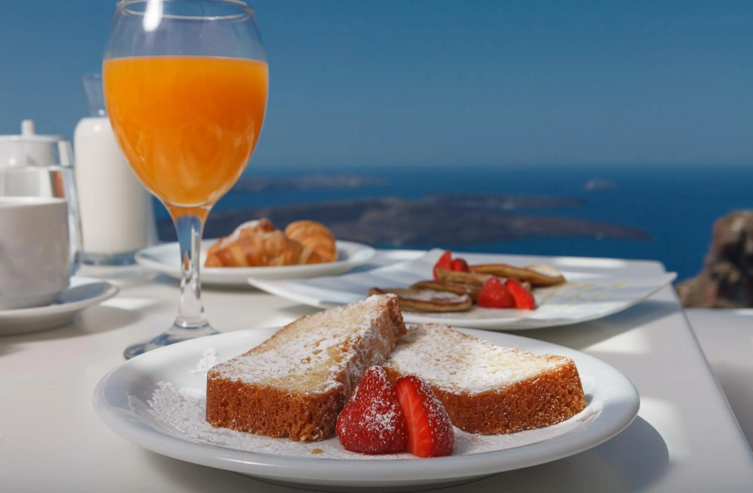 American breakfast in Tholos Resort