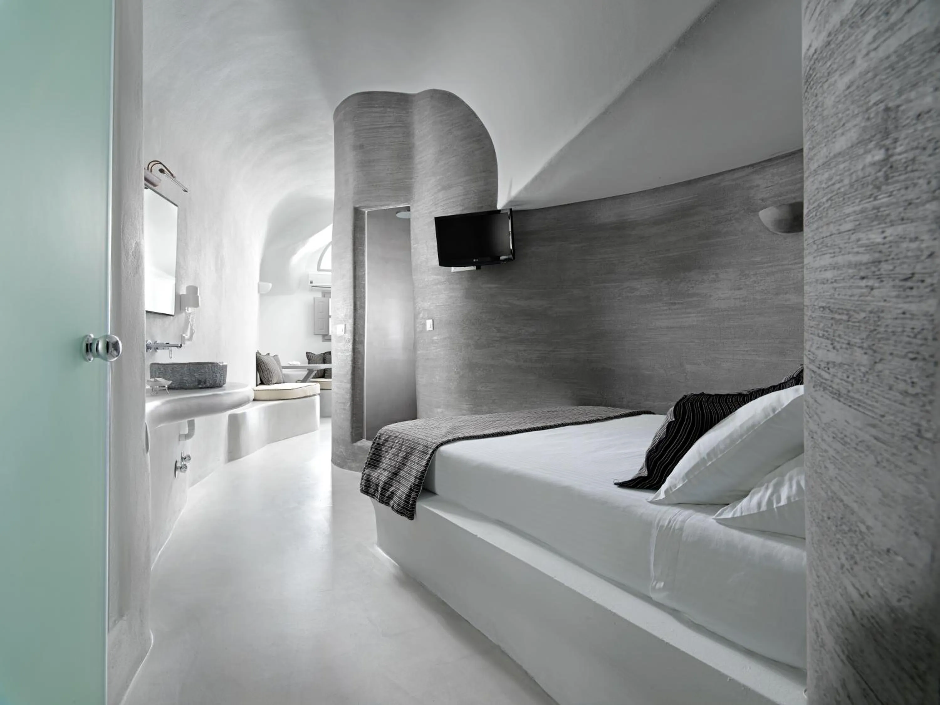 Photo of the whole room, Bed in Tholos Resort