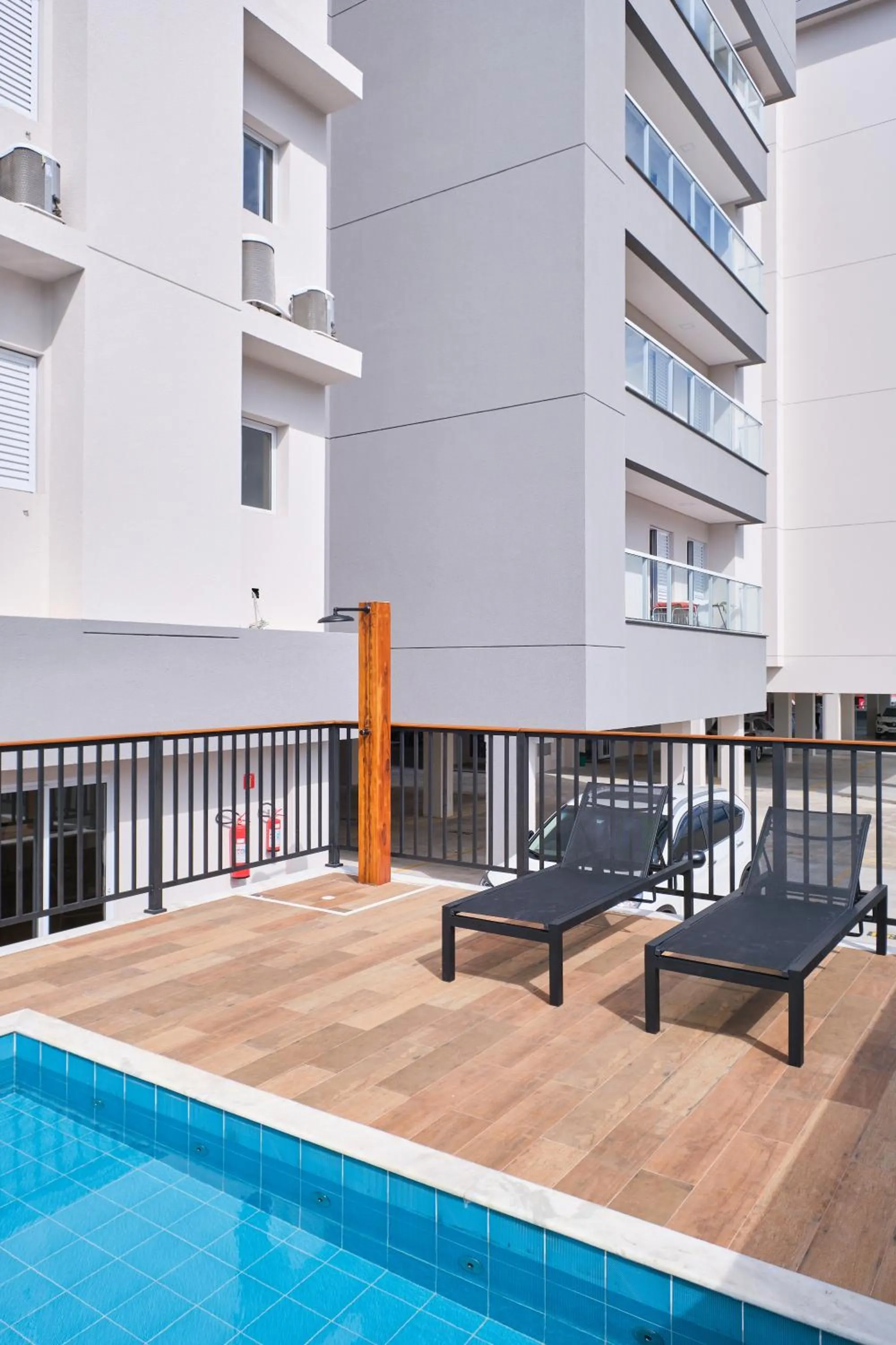 Property building in 2 QUARTOS com Churrasqueira na Varanda, Piscina, Garagem interna, WiFi 500mbps, Ar Condicionado e Telas de Proteção