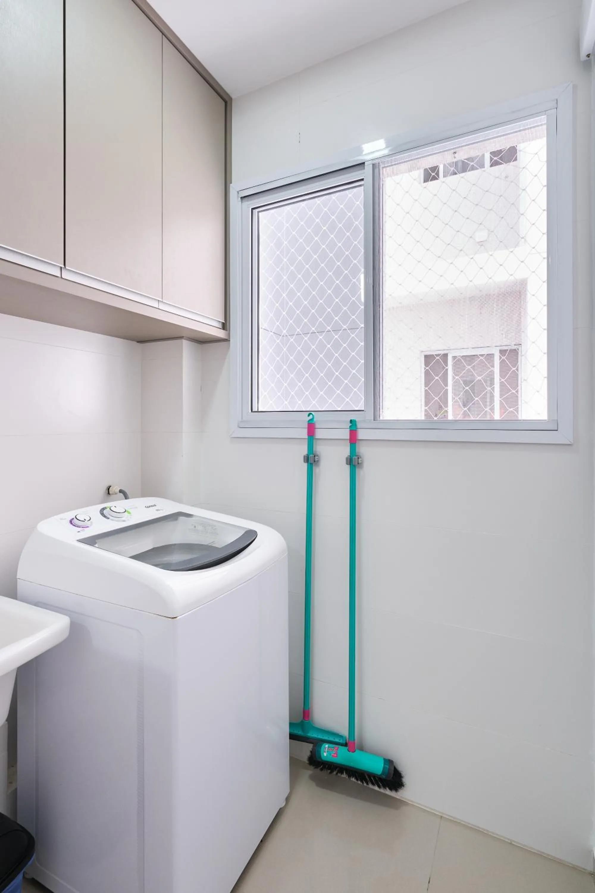 Kitchen or kitchenette in 2 QUARTOS com Churrasqueira na Varanda, Piscina, Garagem interna, WiFi 500mbps, Ar Condicionado e Telas de Proteção