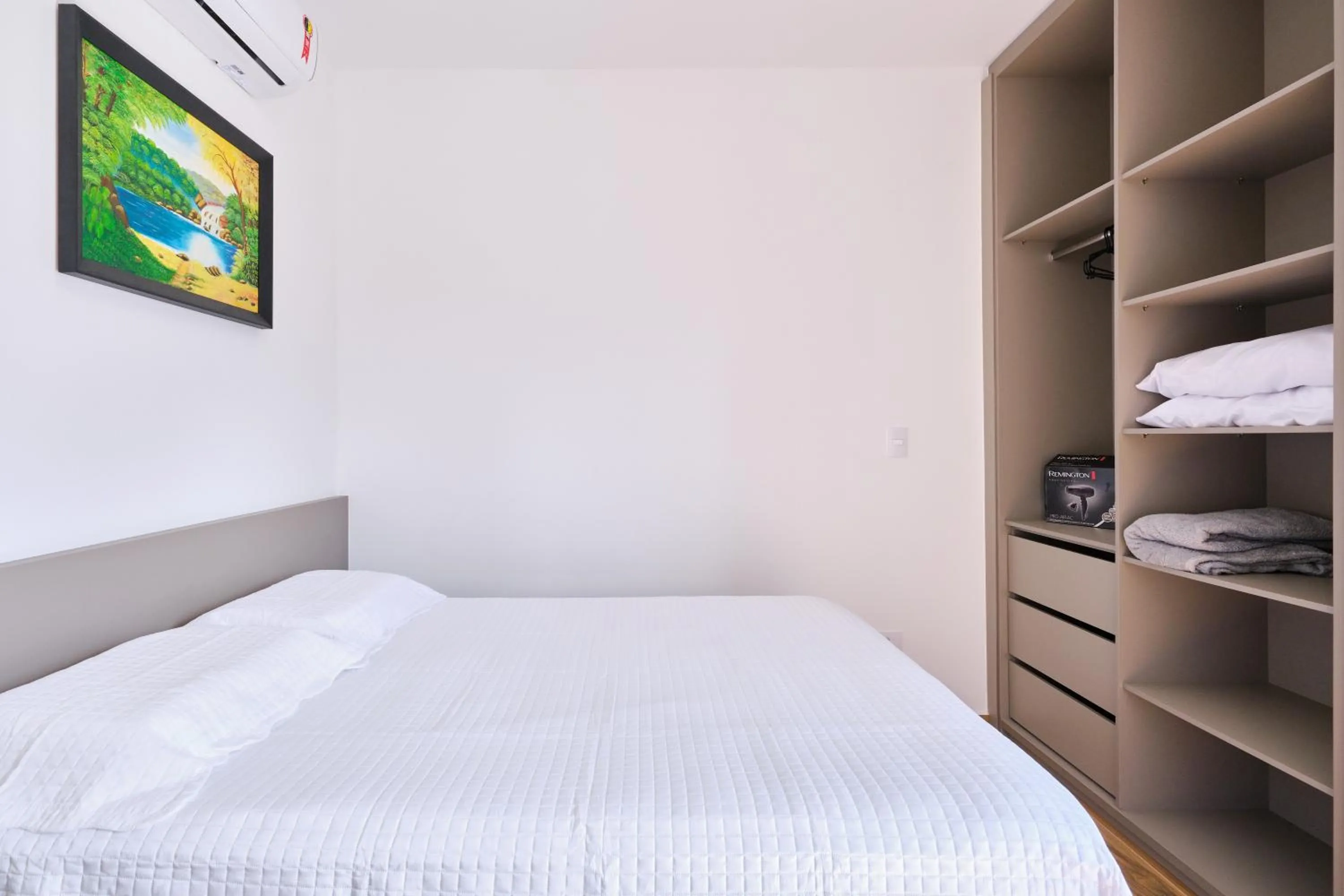 Bed in 2 QUARTOS com Churrasqueira na Varanda, Piscina, Garagem interna, WiFi 500mbps, Ar Condicionado e Telas de Proteção