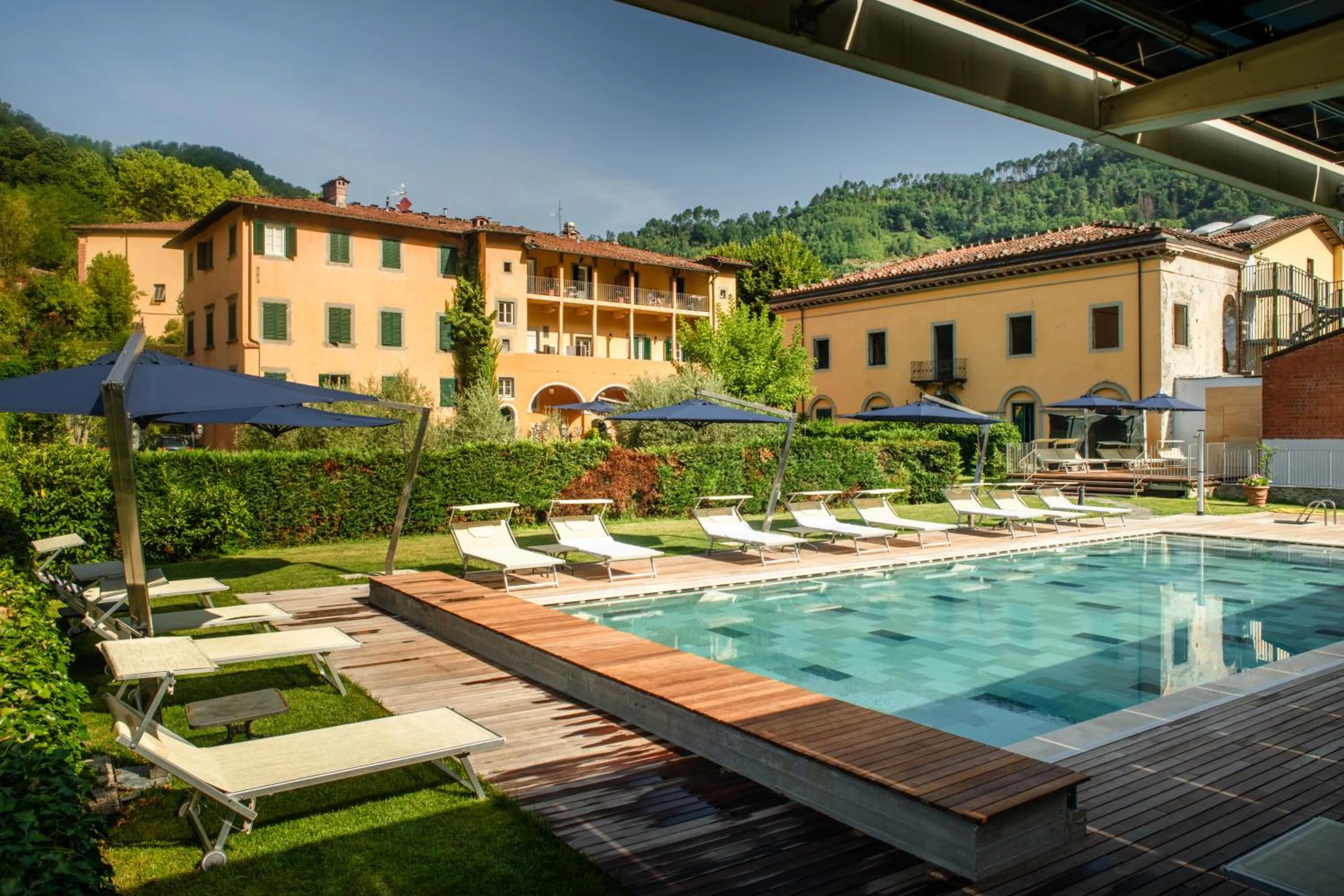 Property building in Park Hotel Regina - with air-condition and outdoor heated pool