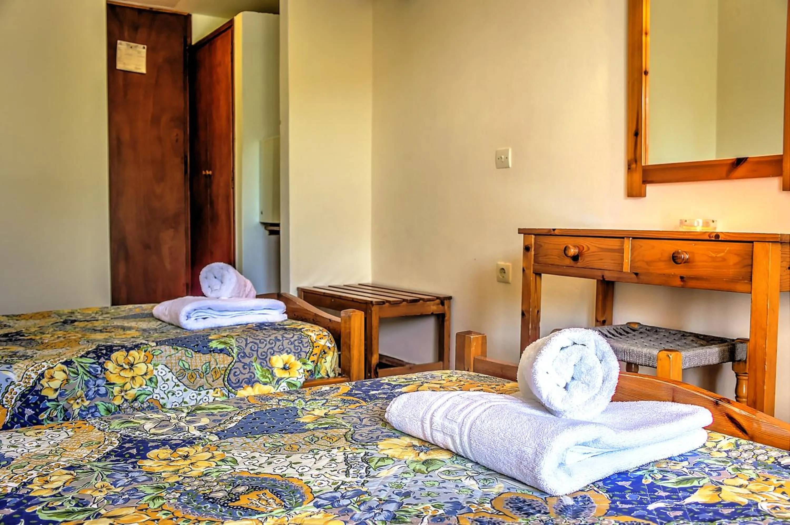 Photo of the whole room in Hotel Benitses Arches