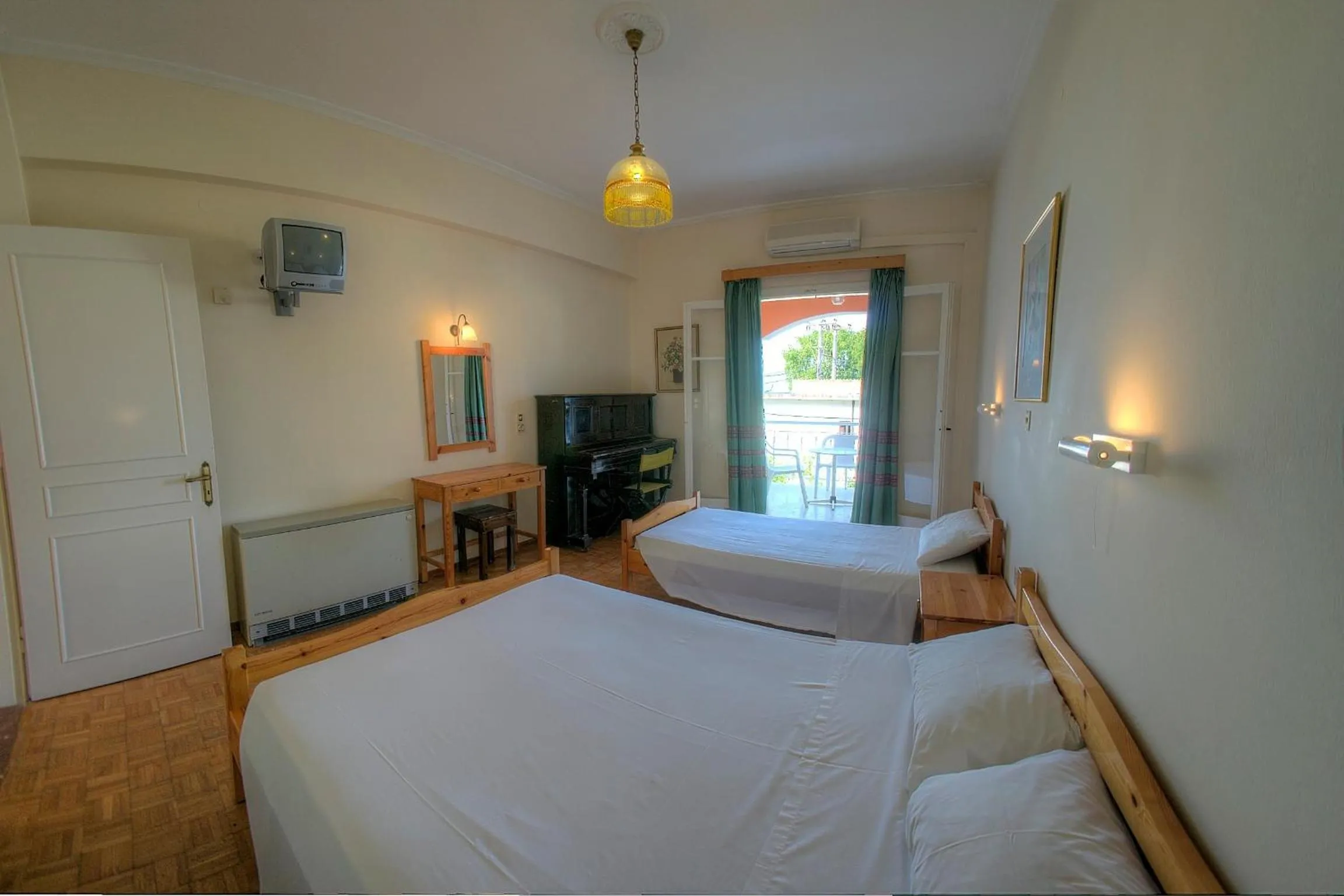 Photo of the whole room in Hotel Benitses Arches