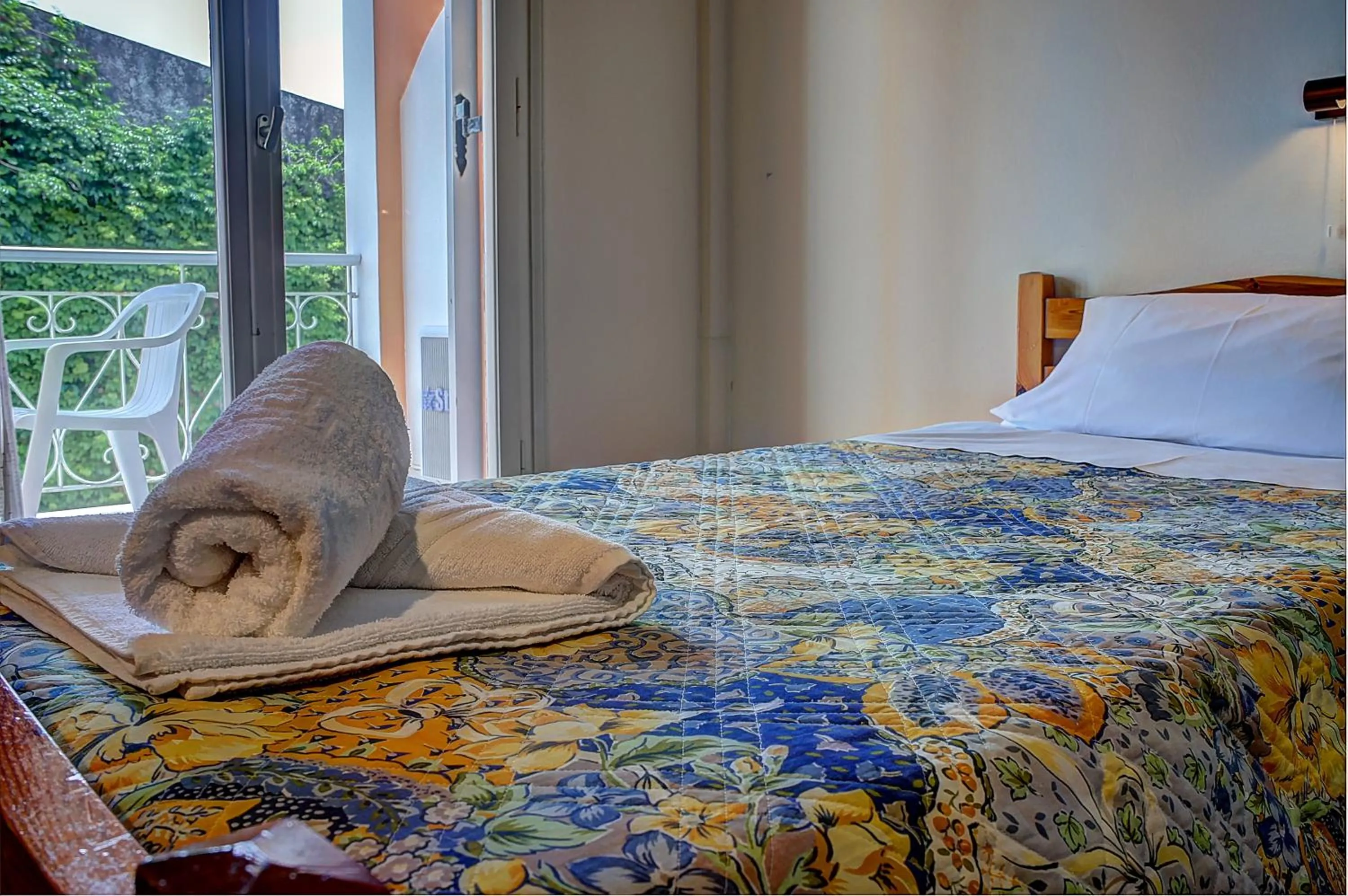 Photo of the whole room in Hotel Benitses Arches