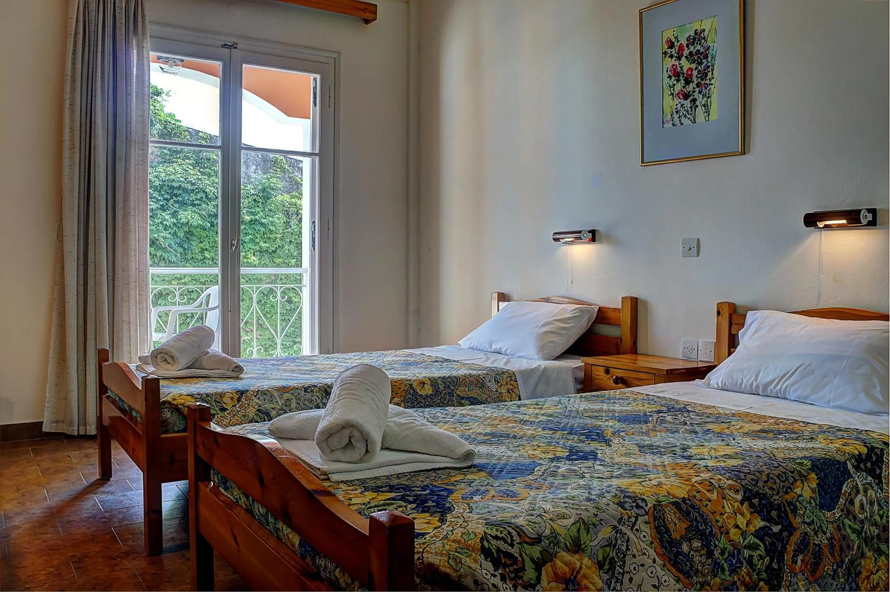 Photo of the whole room in Hotel Benitses Arches