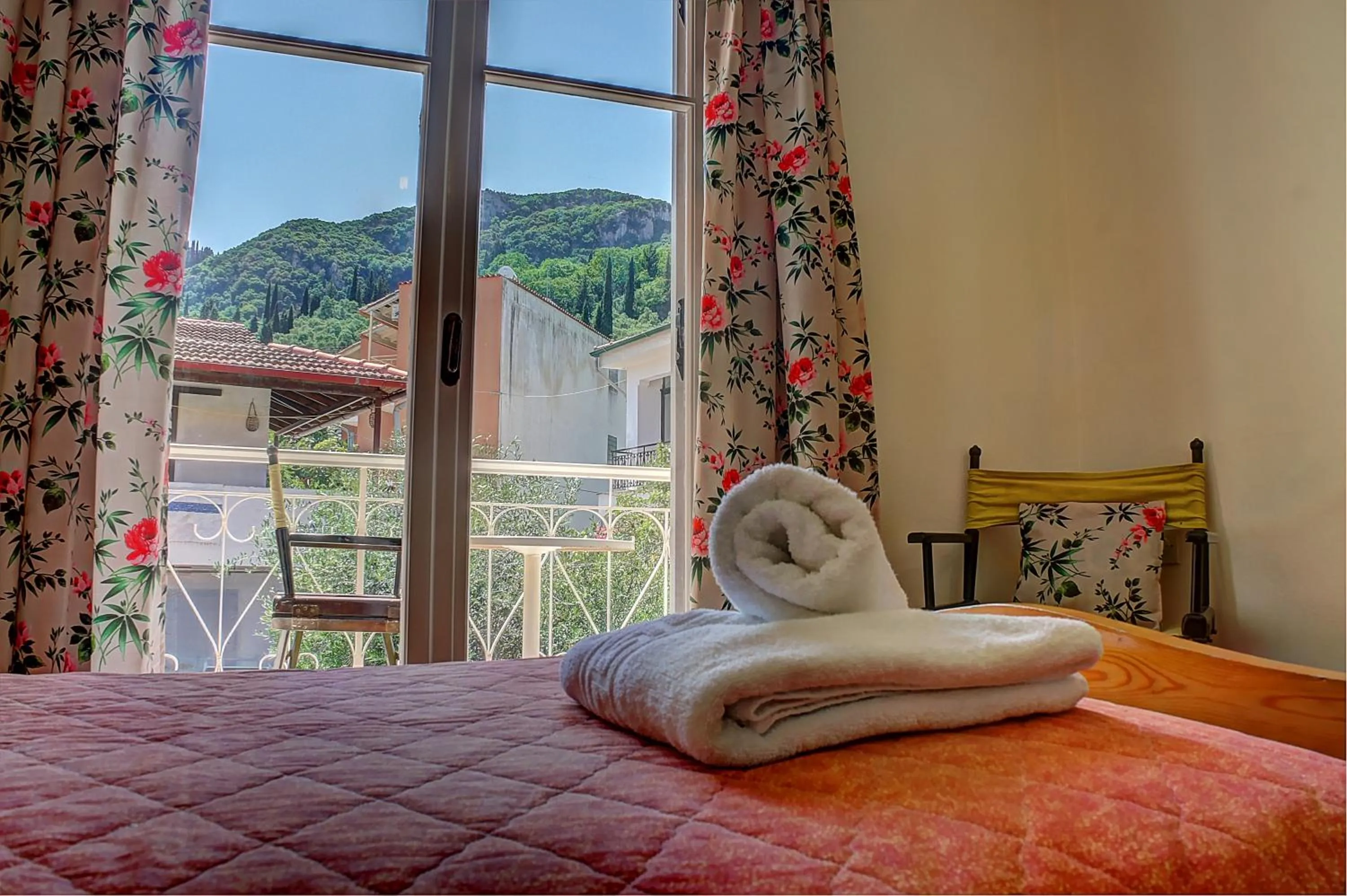 Photo of the whole room in Hotel Benitses Arches