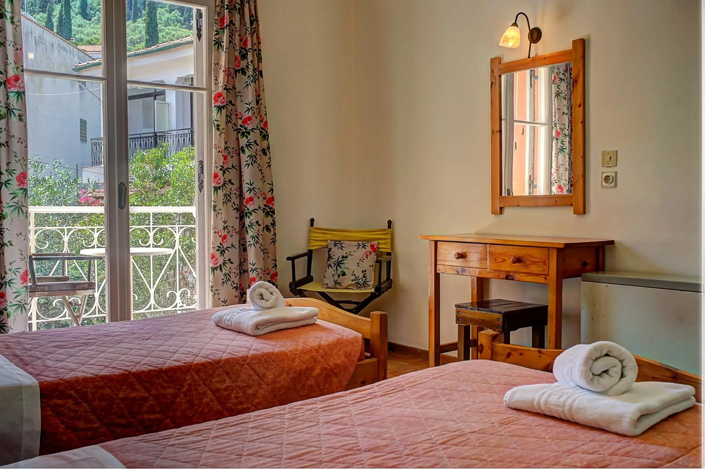 Photo of the whole room in Hotel Benitses Arches