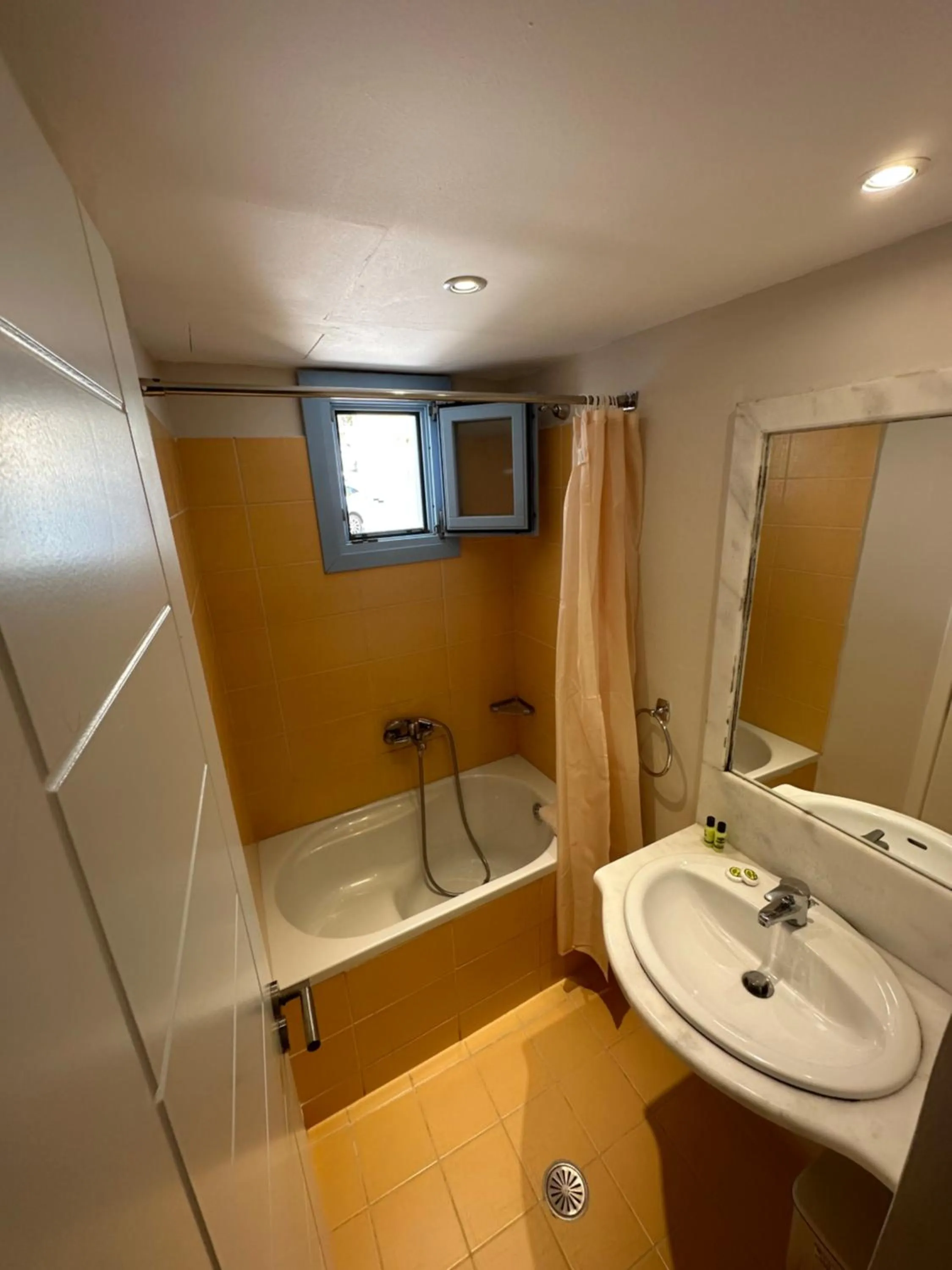 Bathroom in Villa Roussa City Center