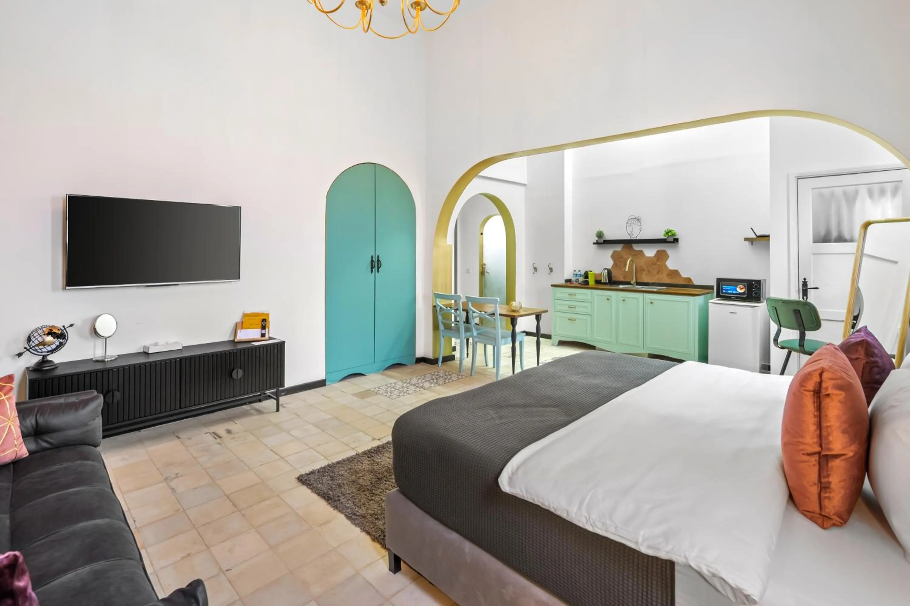 Communal lounge/ TV room, Bed in Helios Boutique by La Finca Hotels