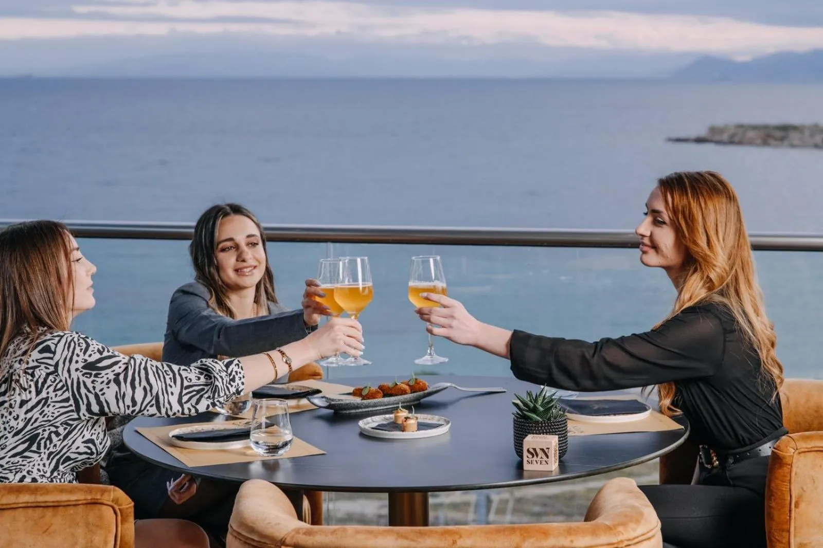 Restaurant/places to eat in Palace Hotel Glyfada