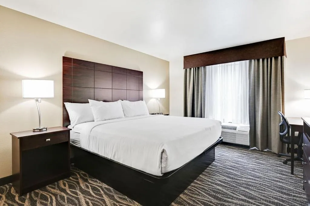 Bed in Cobblestone Hotel & Suites - Mosinee