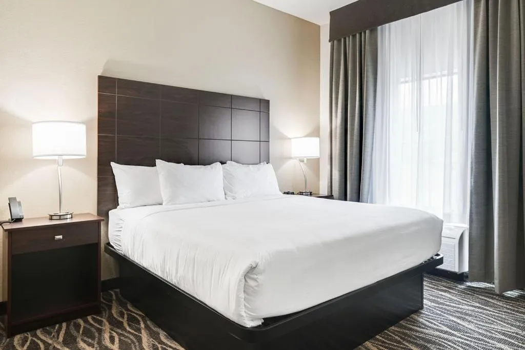 Bed in Cobblestone Hotel & Suites - Mosinee