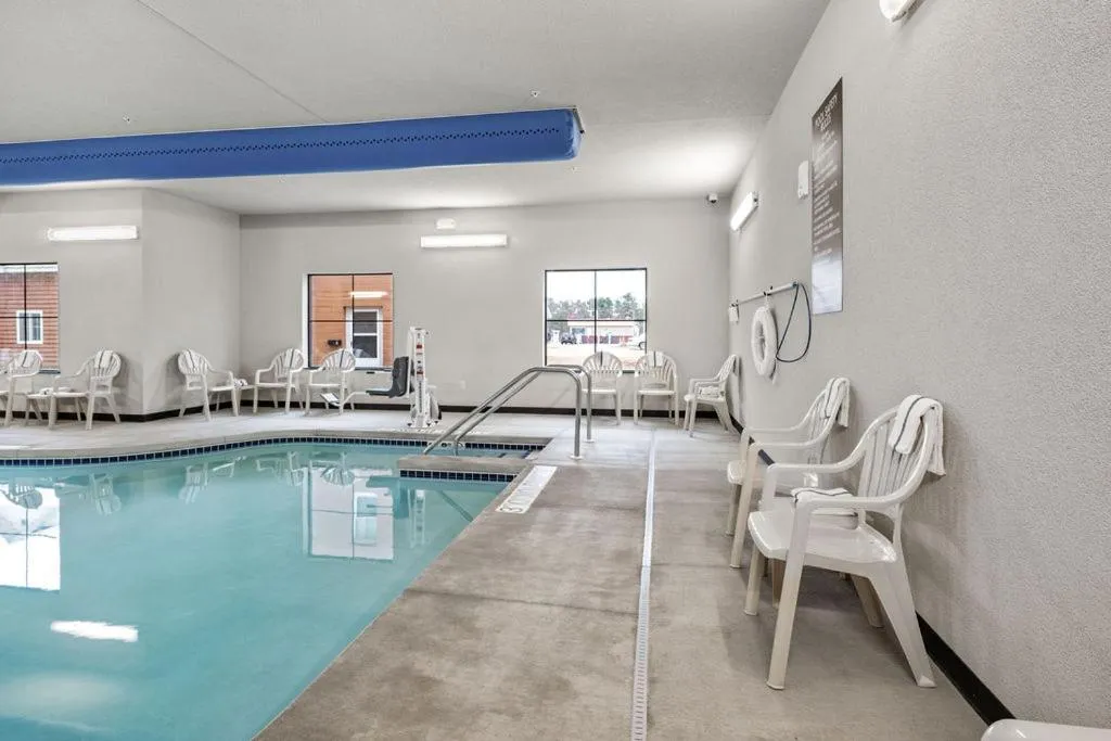 Swimming pool in Cobblestone Hotel & Suites - Mosinee