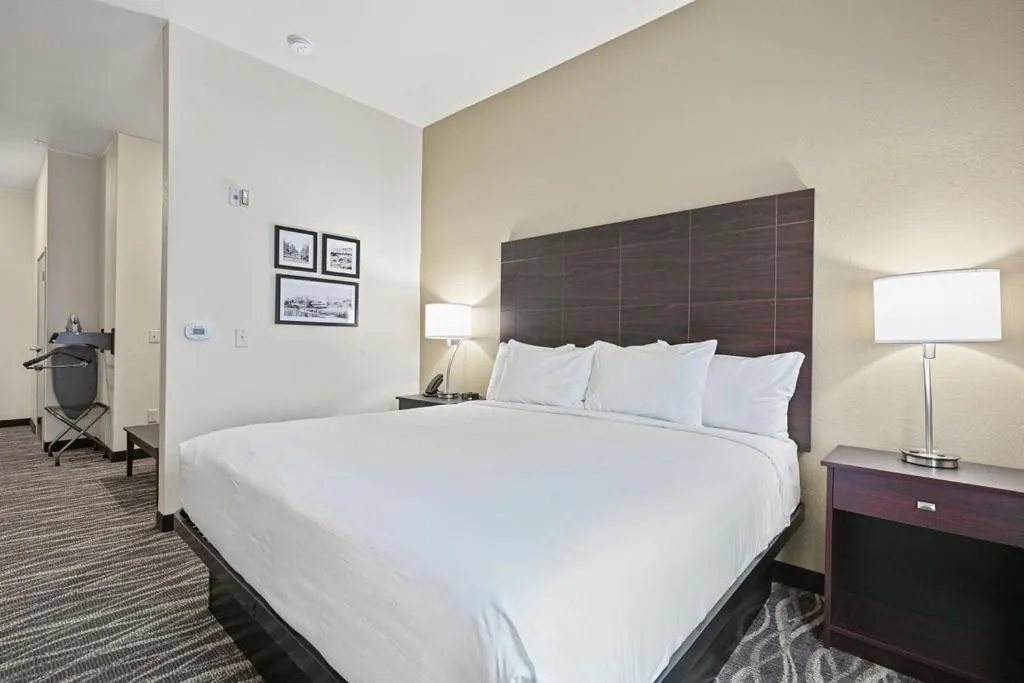 Bed in Cobblestone Hotel & Suites - Mosinee