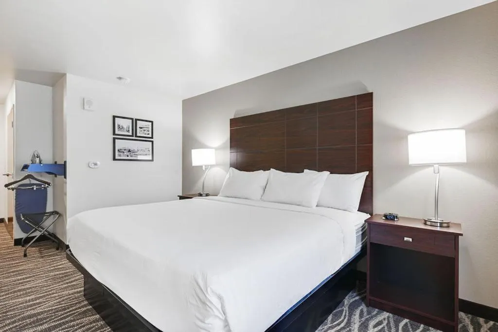 Bed in Cobblestone Hotel & Suites - Mosinee