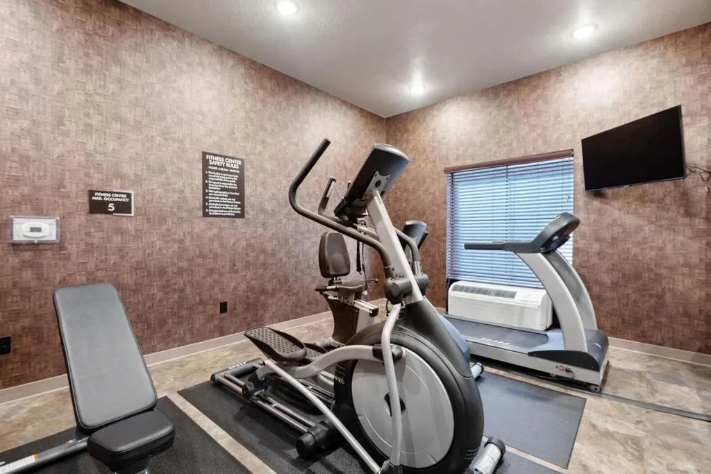 Fitness centre/facilities in Cobblestone Hotel & Suites - Mosinee