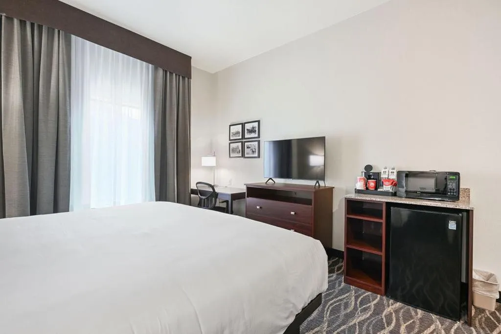 Bed in Cobblestone Hotel & Suites - Mosinee