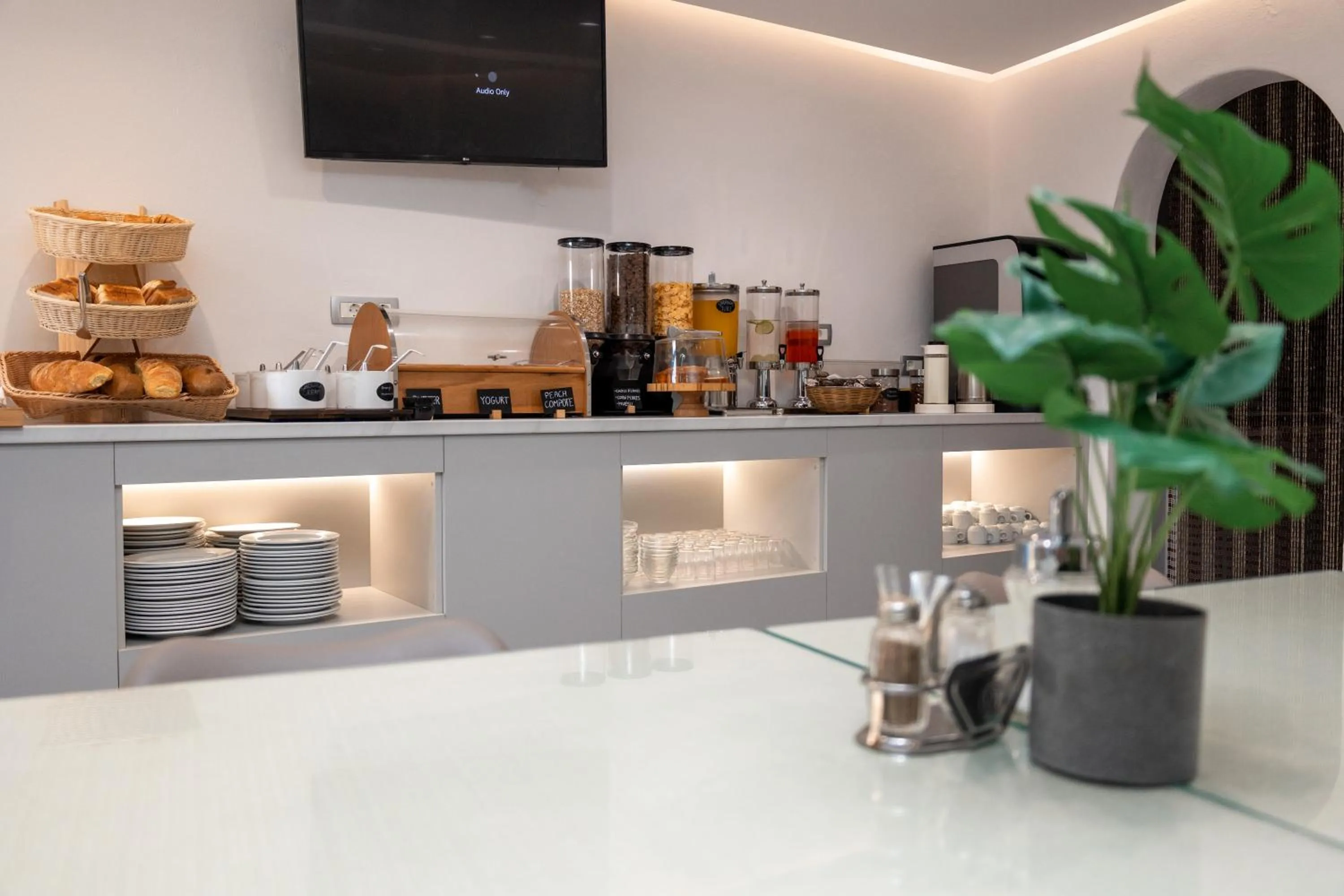 Breakfast in Perissa Bay