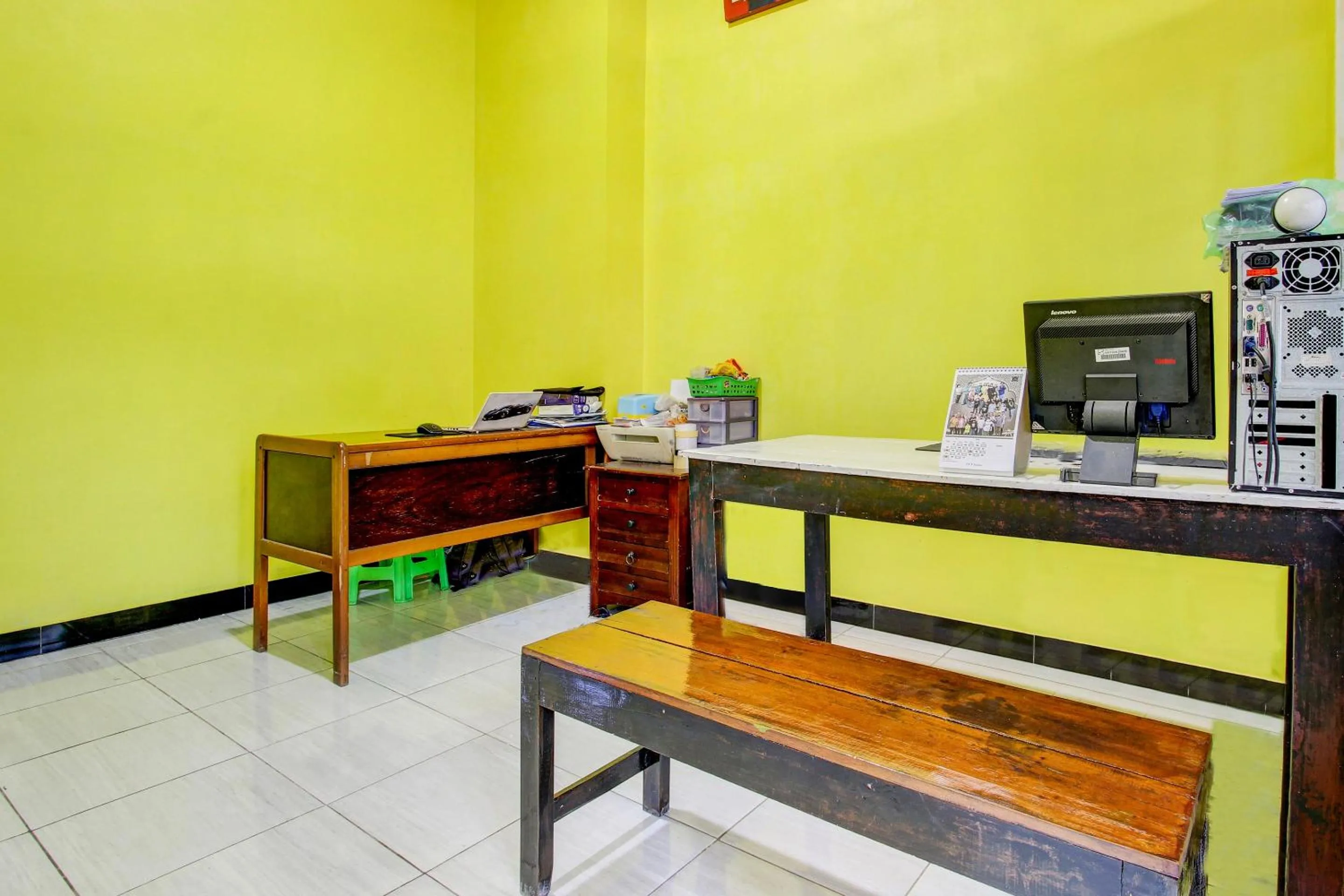Lobby or reception in Hotel O Lobak Hostel CapsuleNearAyam Goreng Terowongan