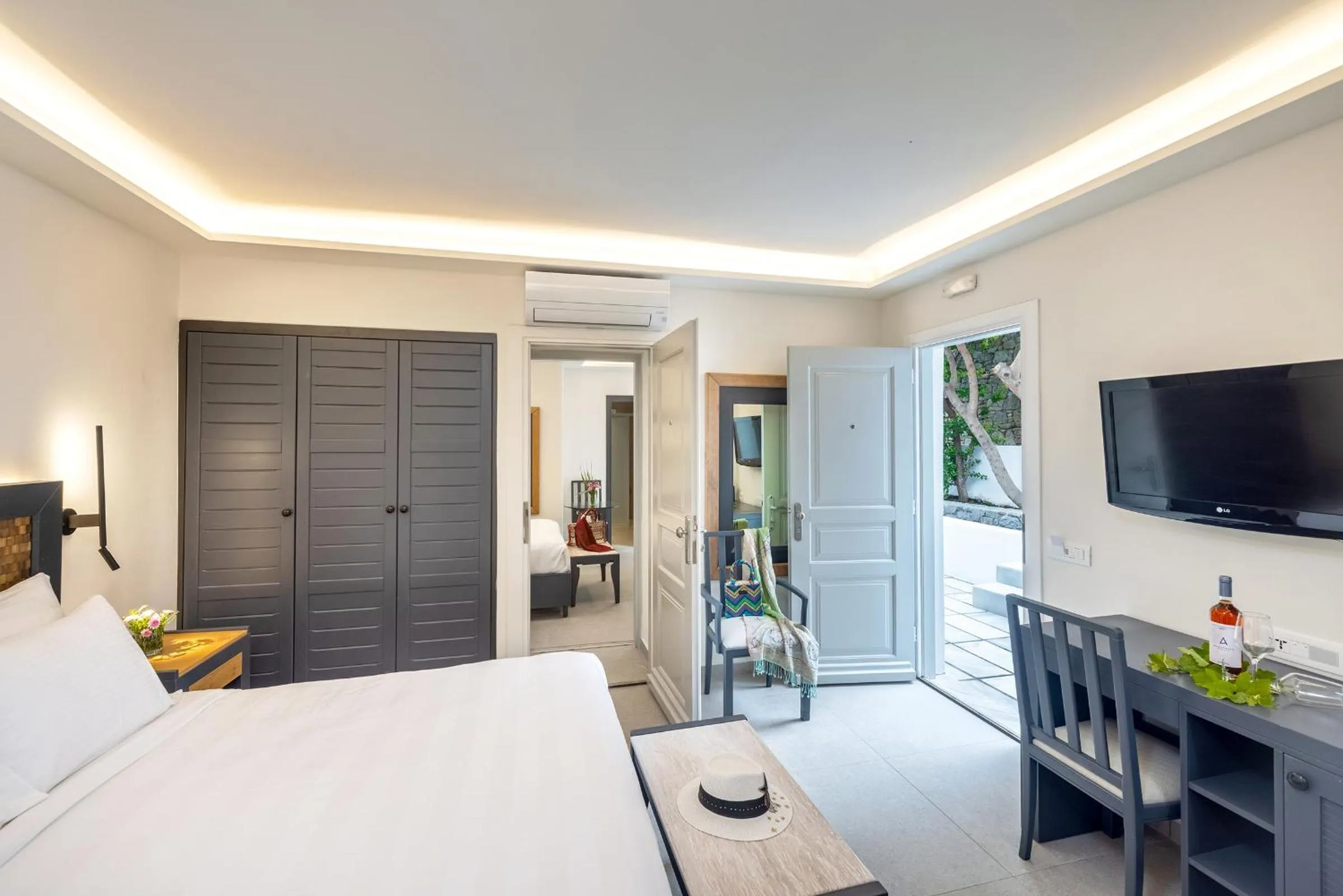 Bed in Petinos Hotel