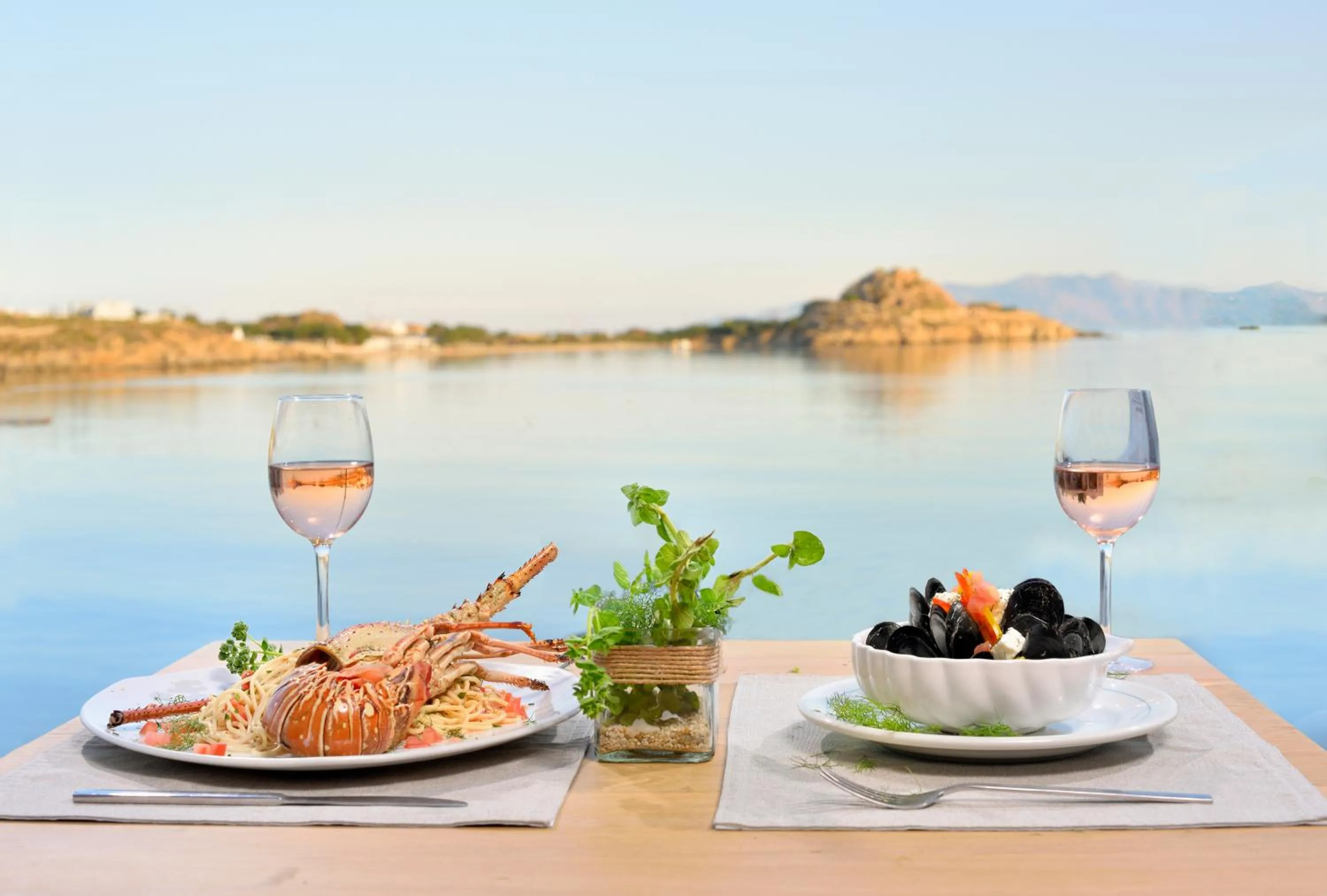 Food and drinks in Petinos Hotel