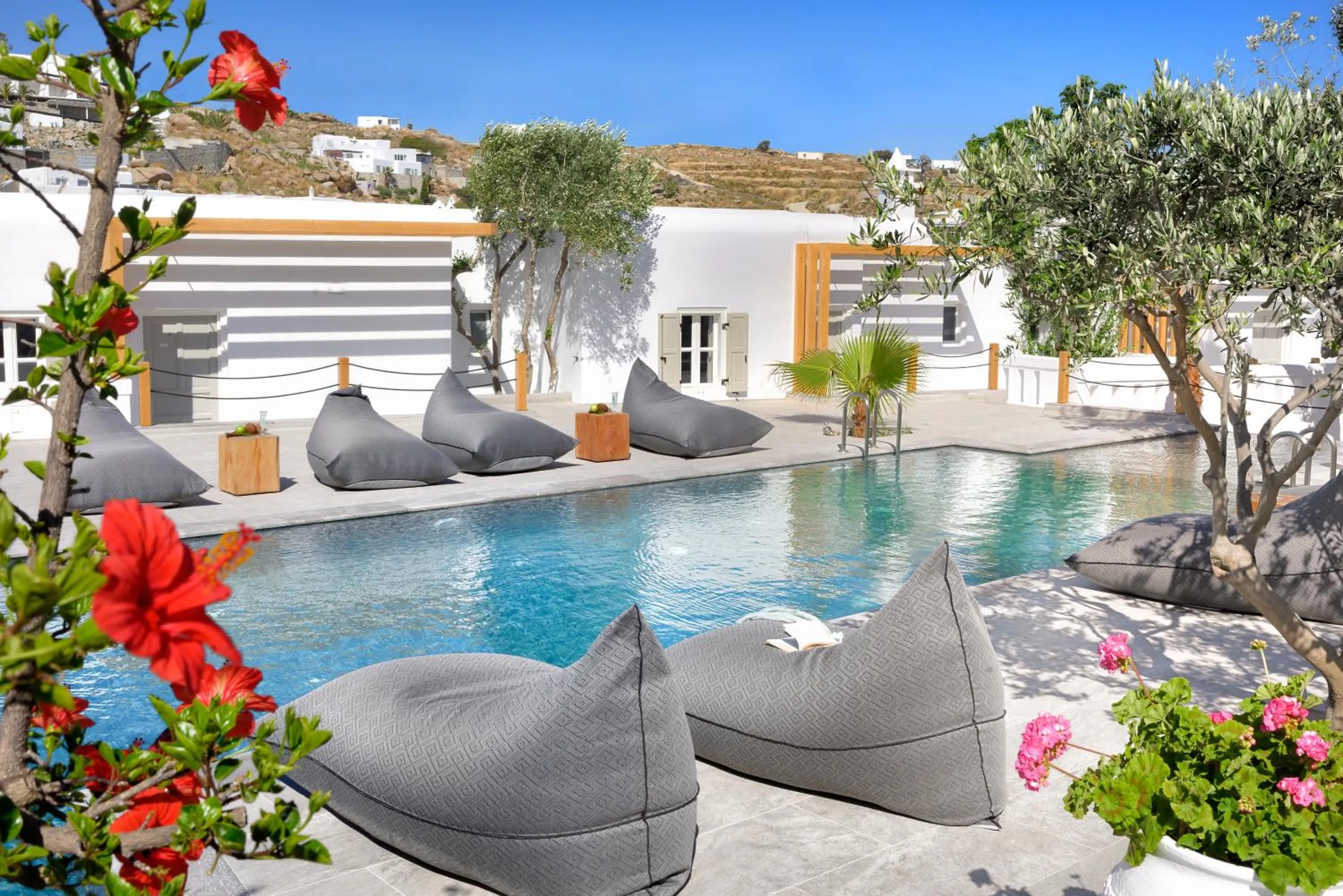 Swimming pool in Petinos Hotel