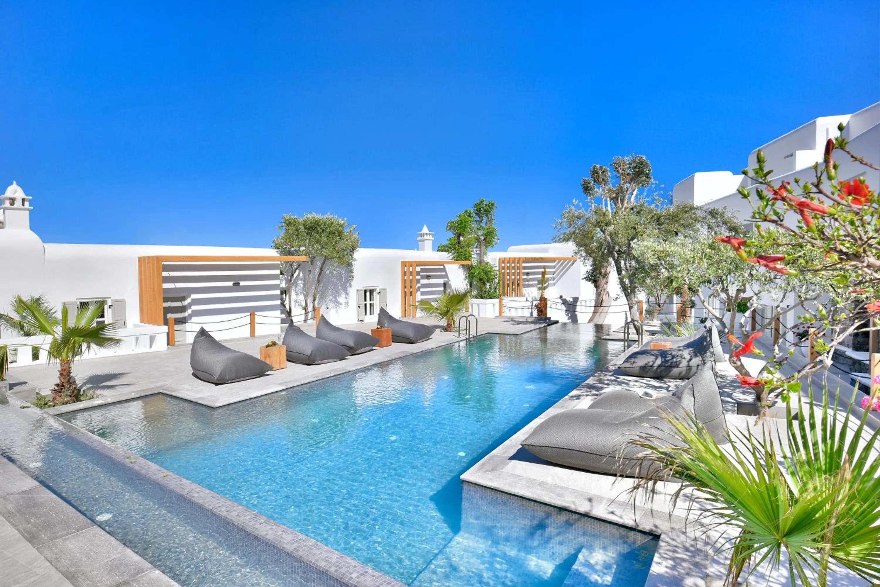 Swimming pool in Petinos Hotel