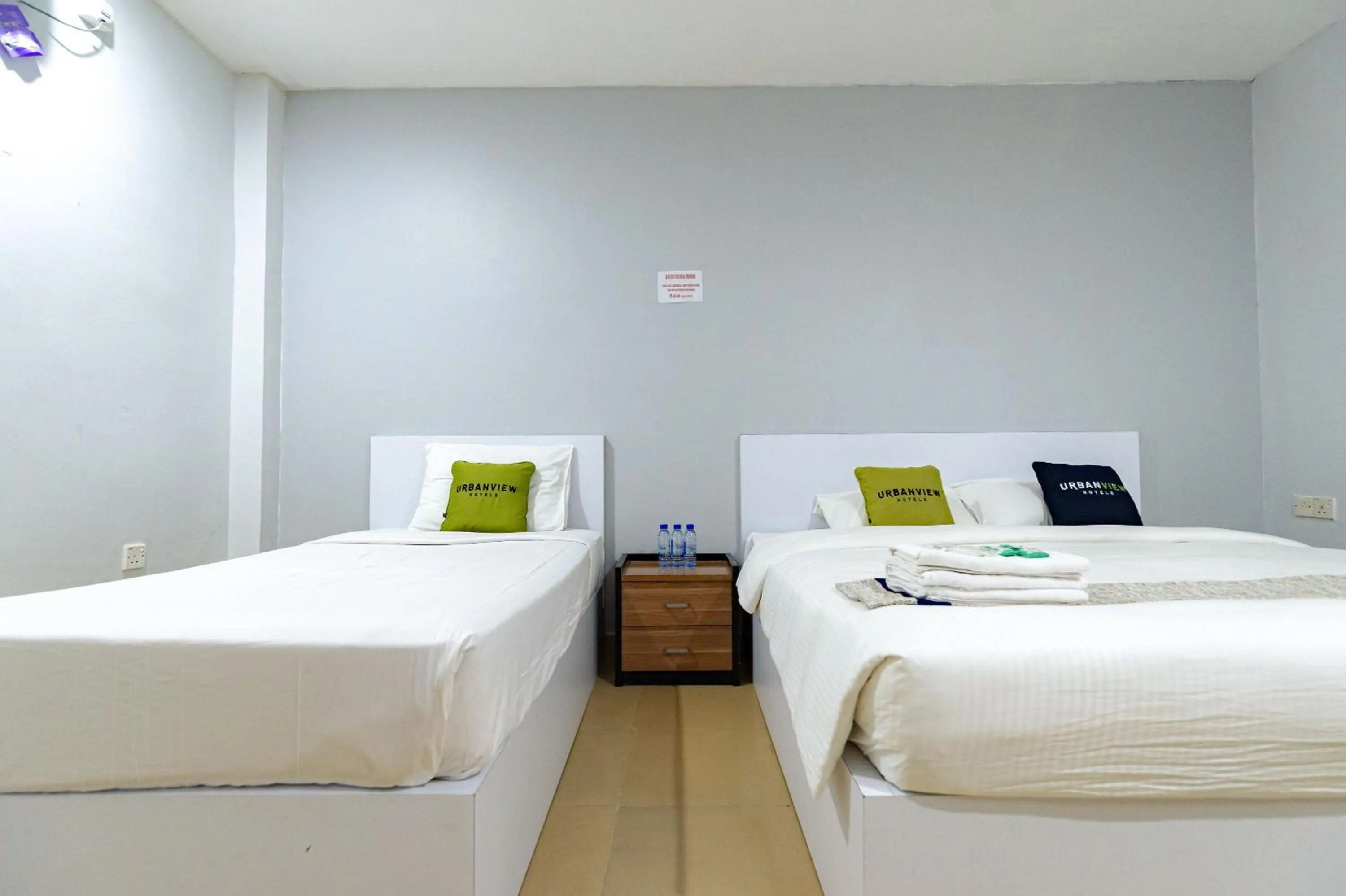 Bedroom, Bed in Urbanview Hotel Crystal Nagoya Batam by RedDoorz