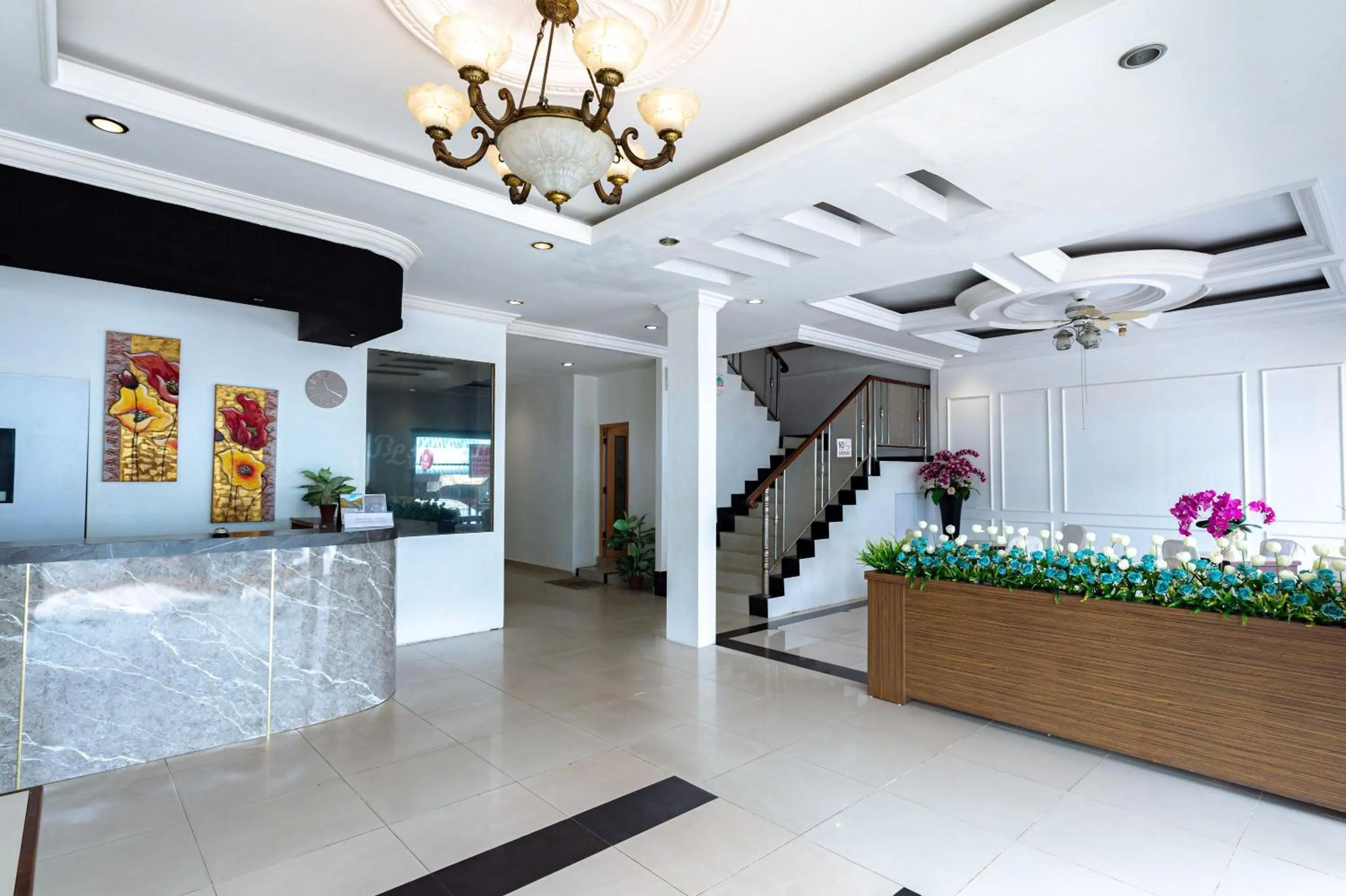 Lobby or reception in Urbanview Hotel Crystal Nagoya Batam by RedDoorz
