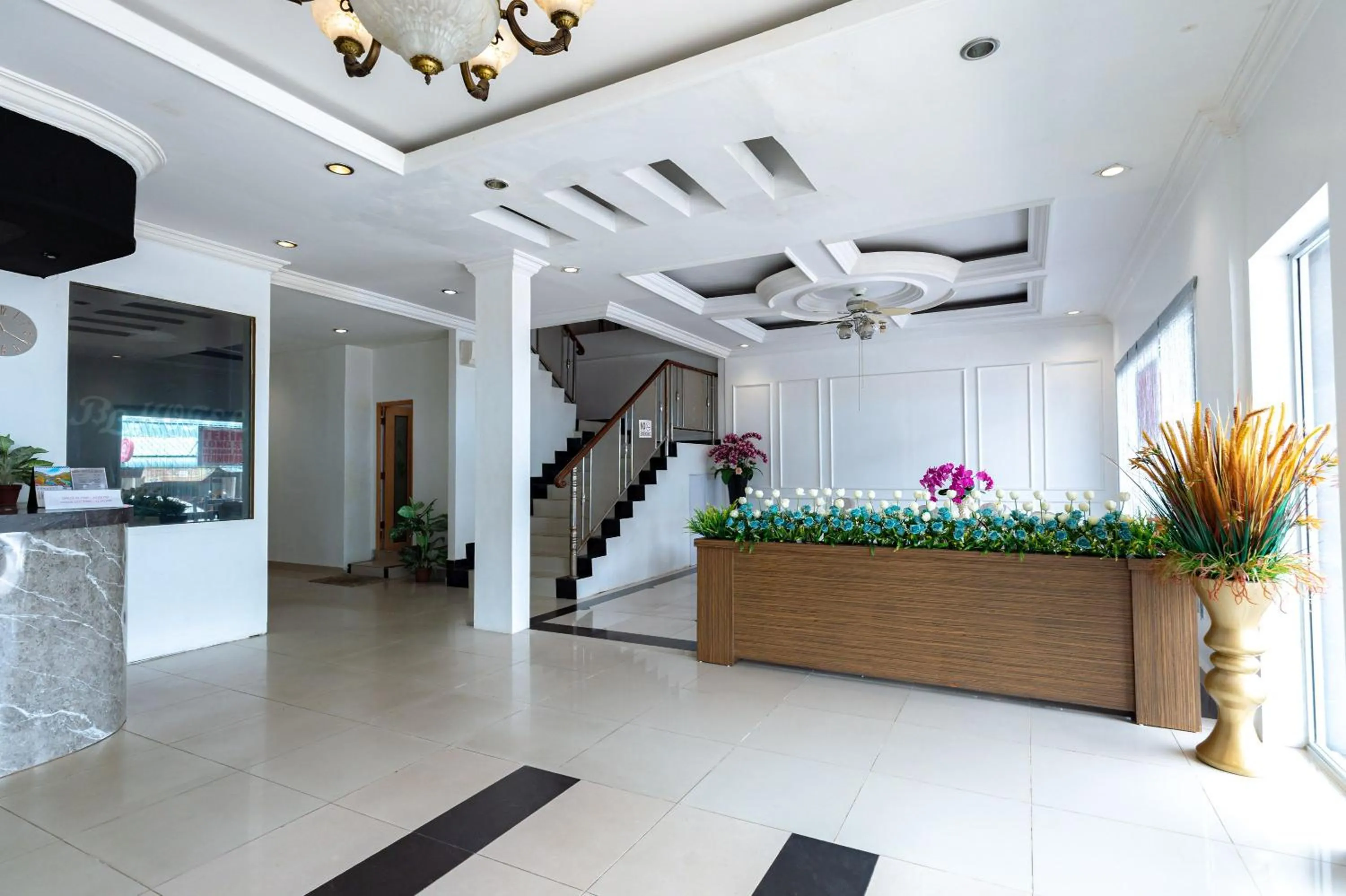 Lobby or reception in Urbanview Hotel Crystal Nagoya Batam by RedDoorz