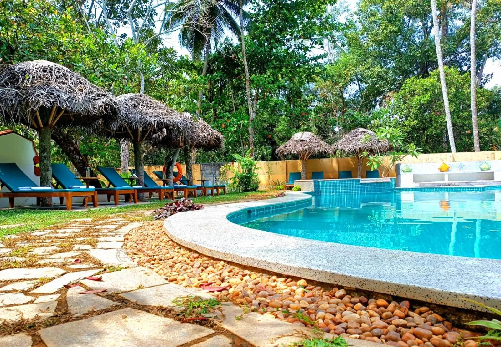 Garden in Marari Beach Bungalow Resort Alleppey