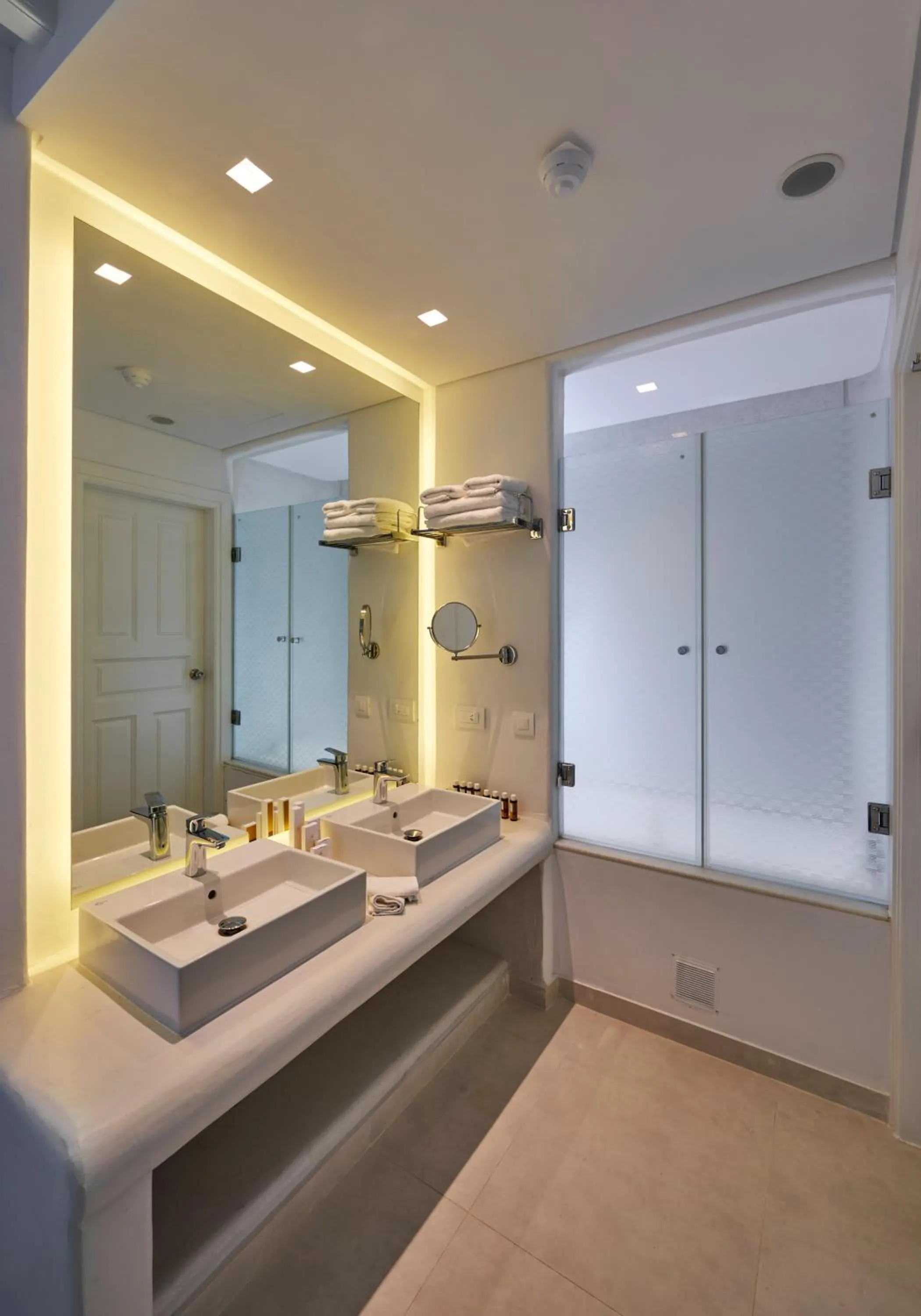 Bathroom in Petinos Beach Hotel