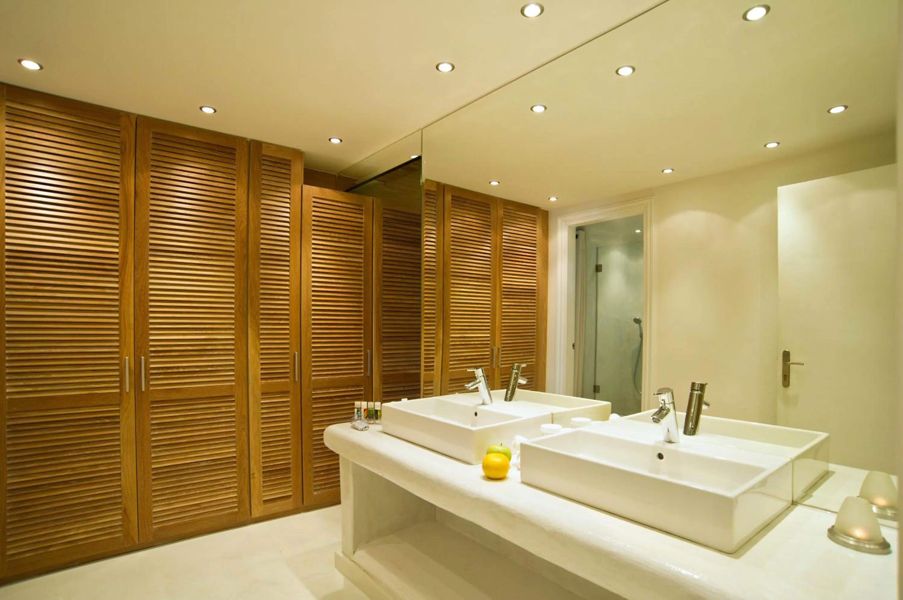 Bathroom in Petinos Beach Hotel