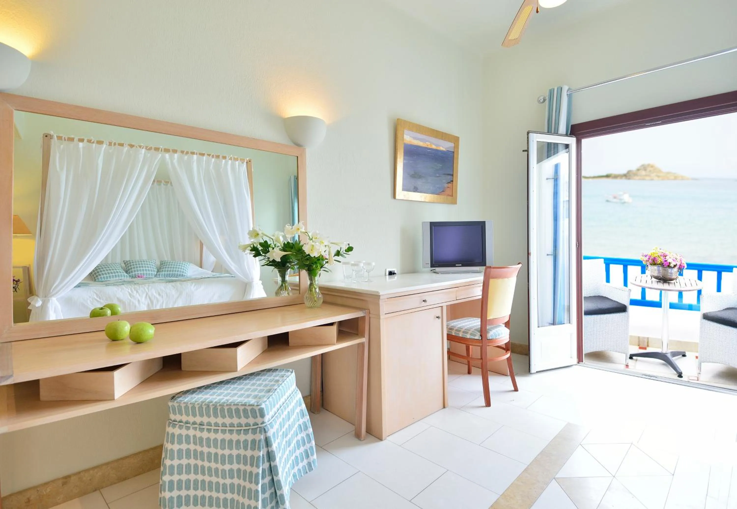 Bedroom, Bed in Petinos Beach Hotel