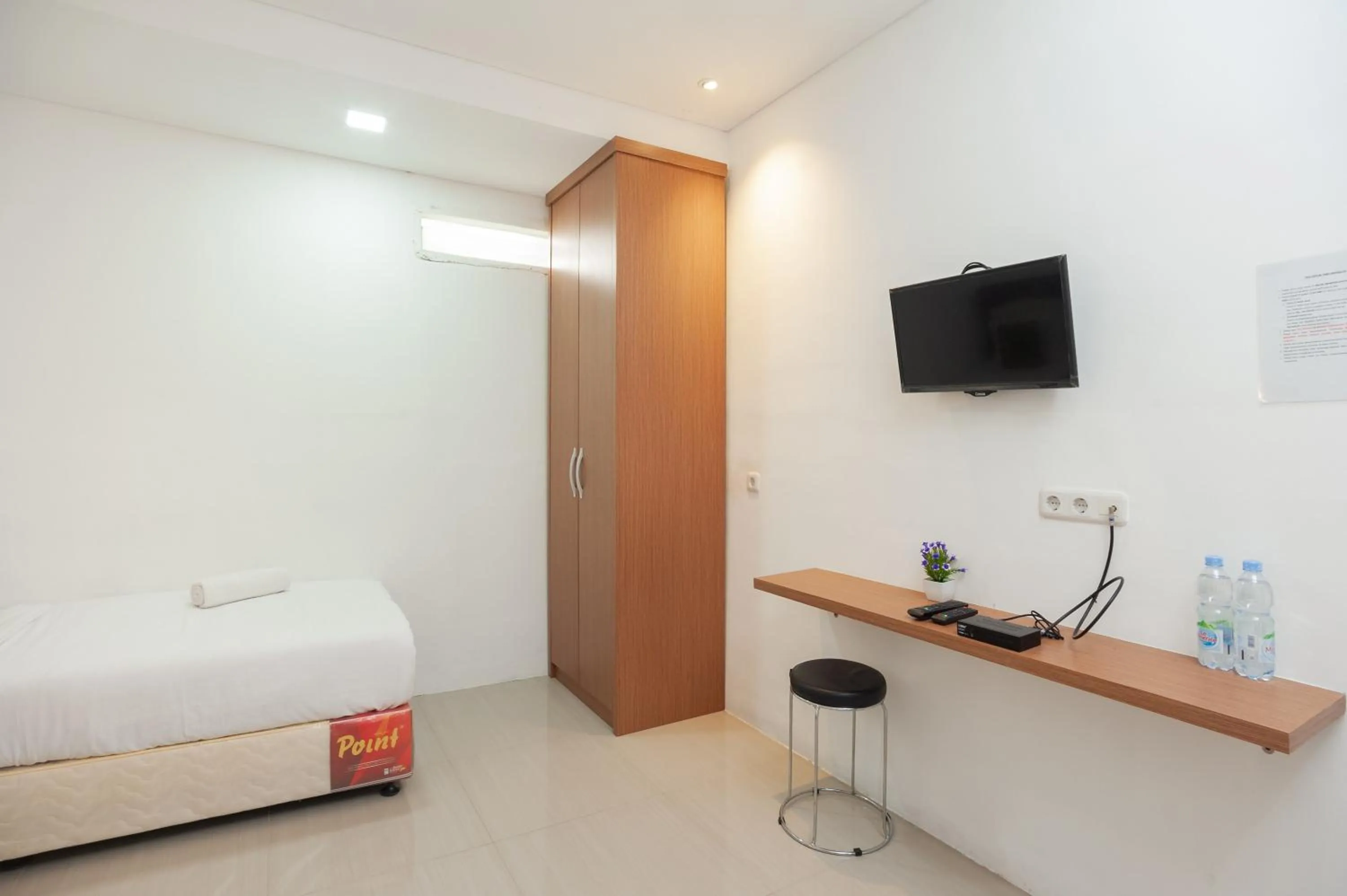 Bed in Urbanview Hotel Amarilis Sentul Bogor by RedDoorz