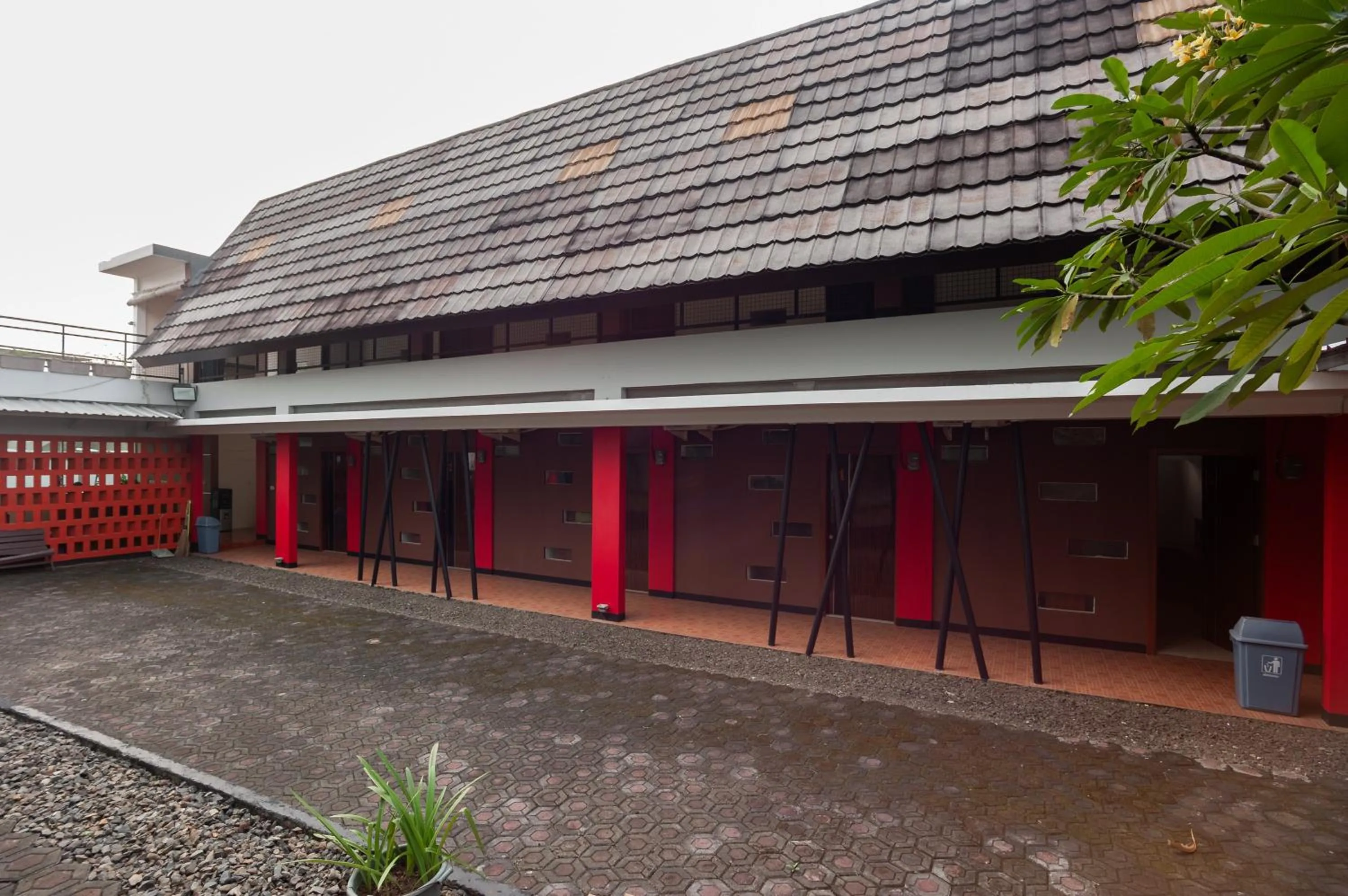 Property building in Urbanview Hotel Amarilis Sentul Bogor by RedDoorz