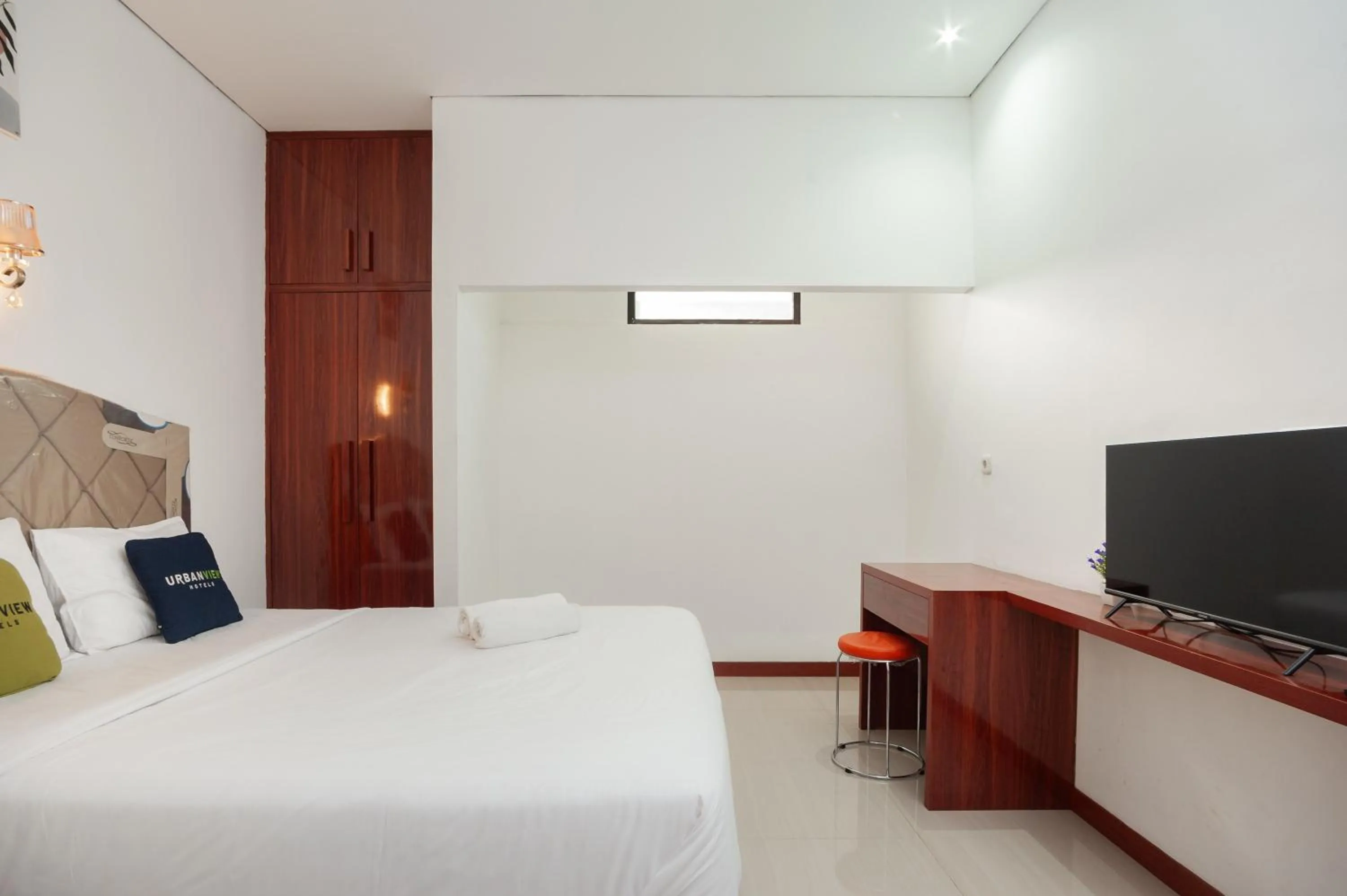 Bed in Urbanview Hotel Amarilis Sentul Bogor by RedDoorz