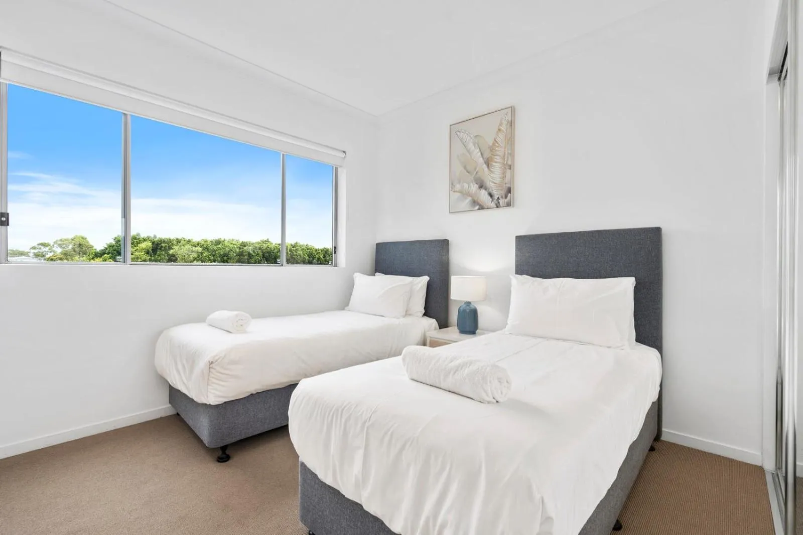 Bedroom, Bed in Harbour Quays Apartments