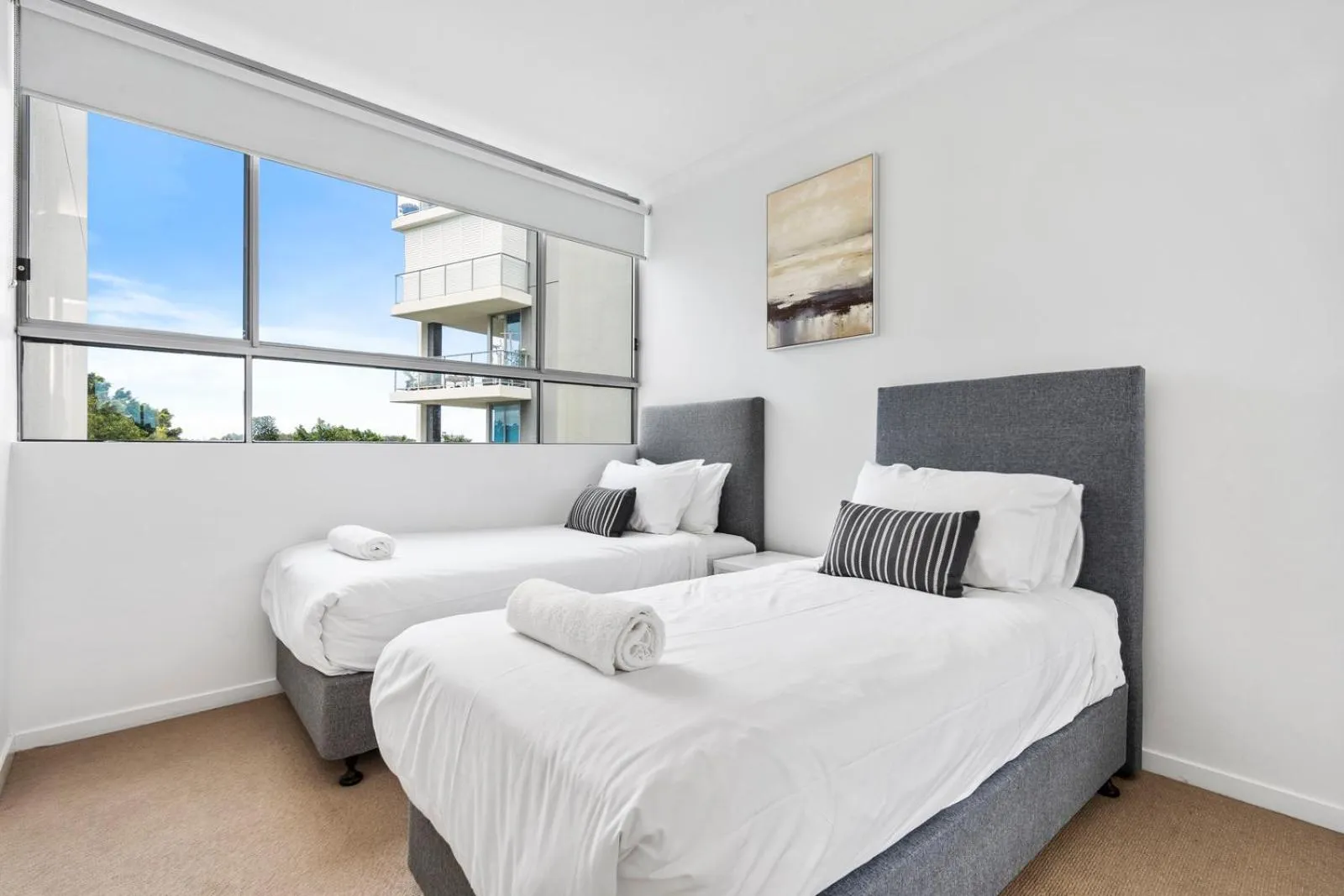 Bedroom, Bed in Harbour Quays Apartments