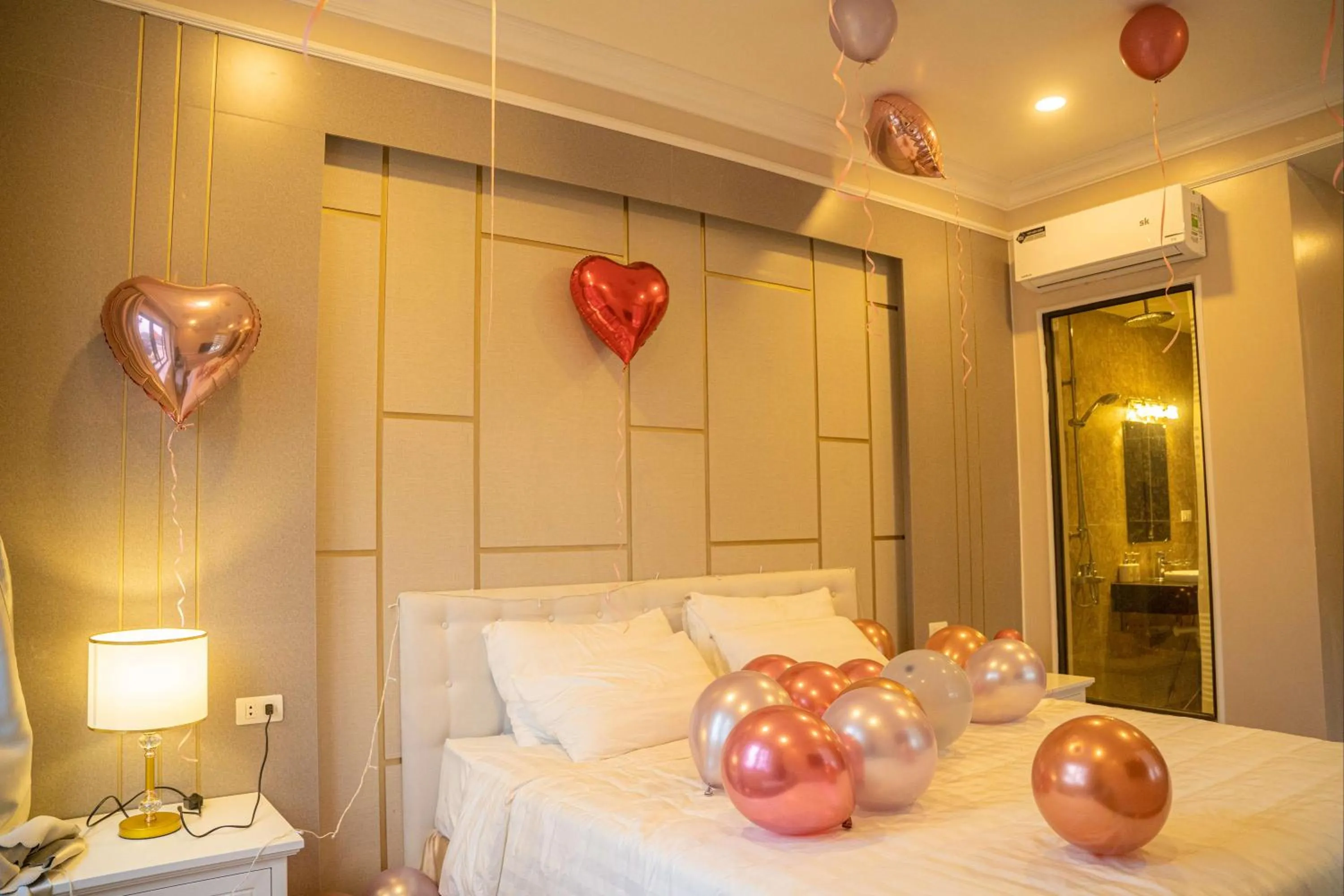 Bed in TRA LINH HOTEL & RESTAURANTs